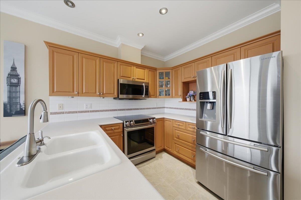 307 5270 OAKMOUNT CRESCENT Unit: 307
