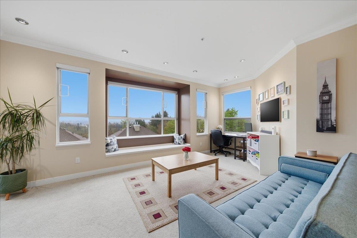 307 5270 OAKMOUNT CRESCENT Unit: 307