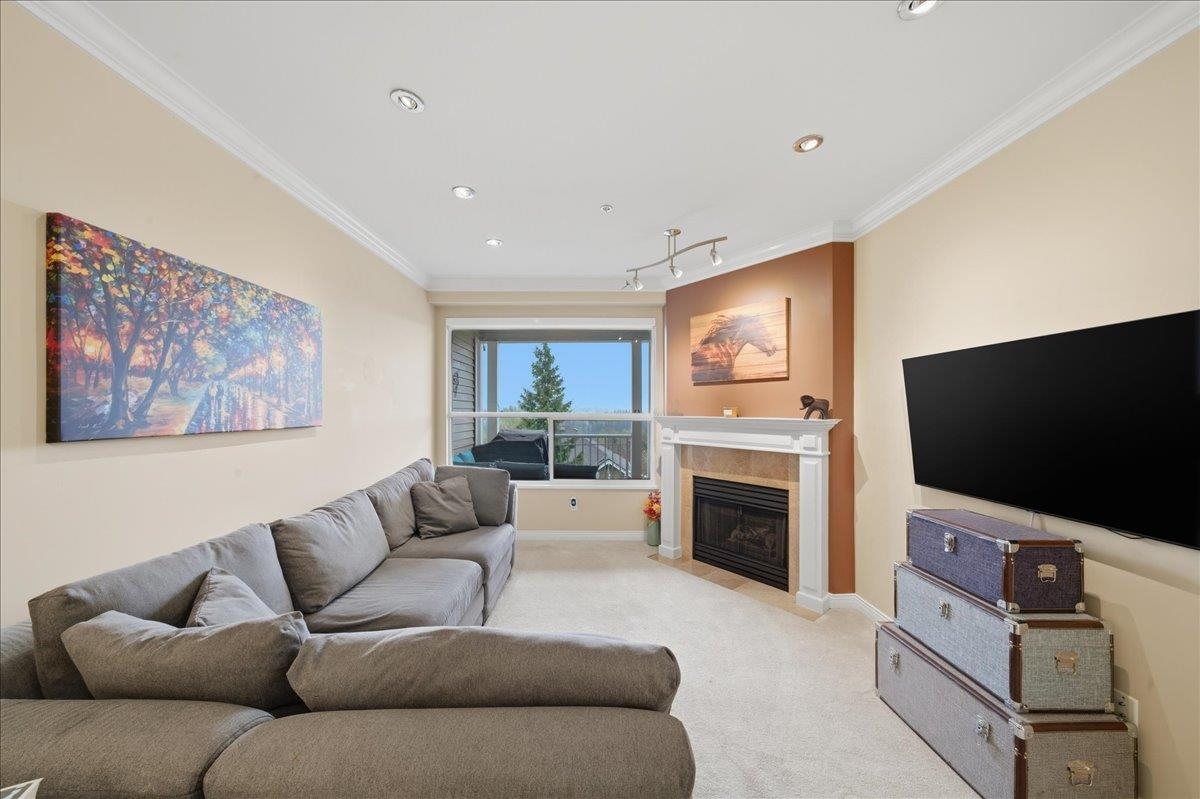307 5270 OAKMOUNT CRESCENT Unit: 307