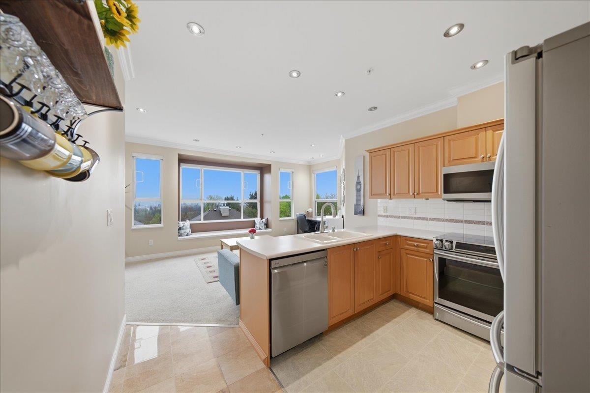 307 5270 OAKMOUNT CRESCENT Unit: 307