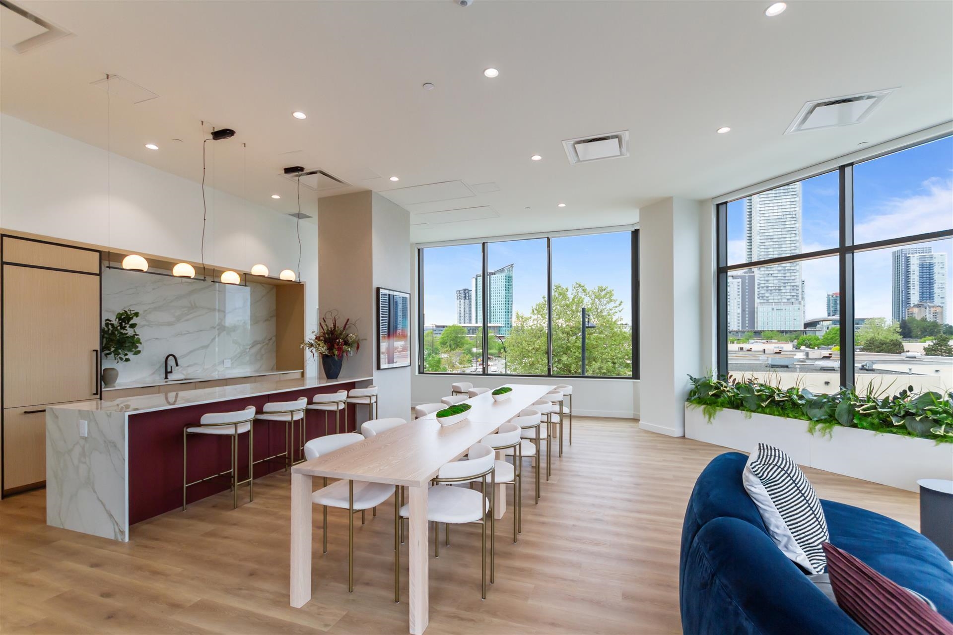 2707 13738 CENTRAL AVENUE Unit: 2707