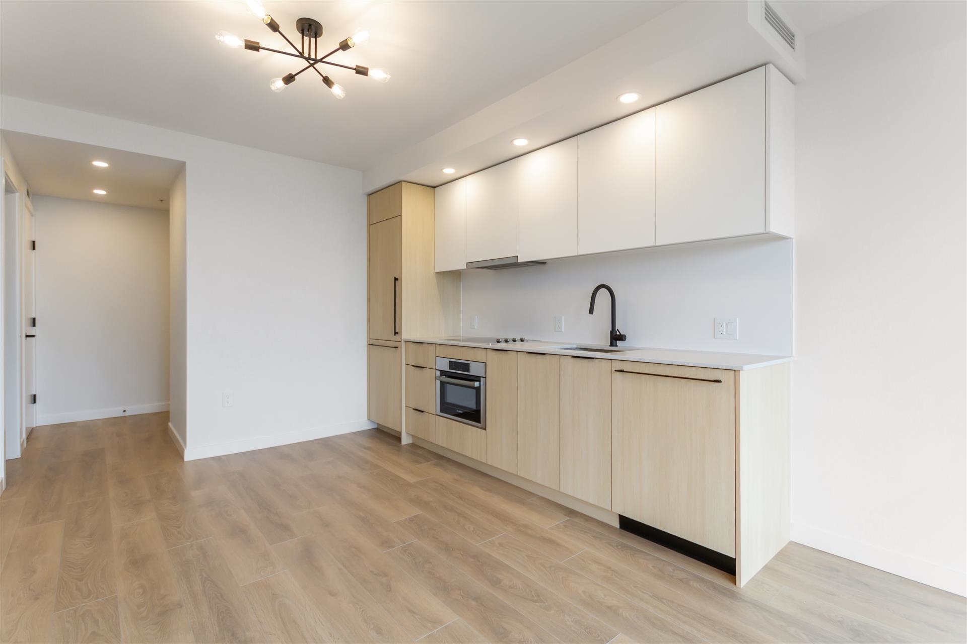 2707 13738 CENTRAL AVENUE Unit: 2707