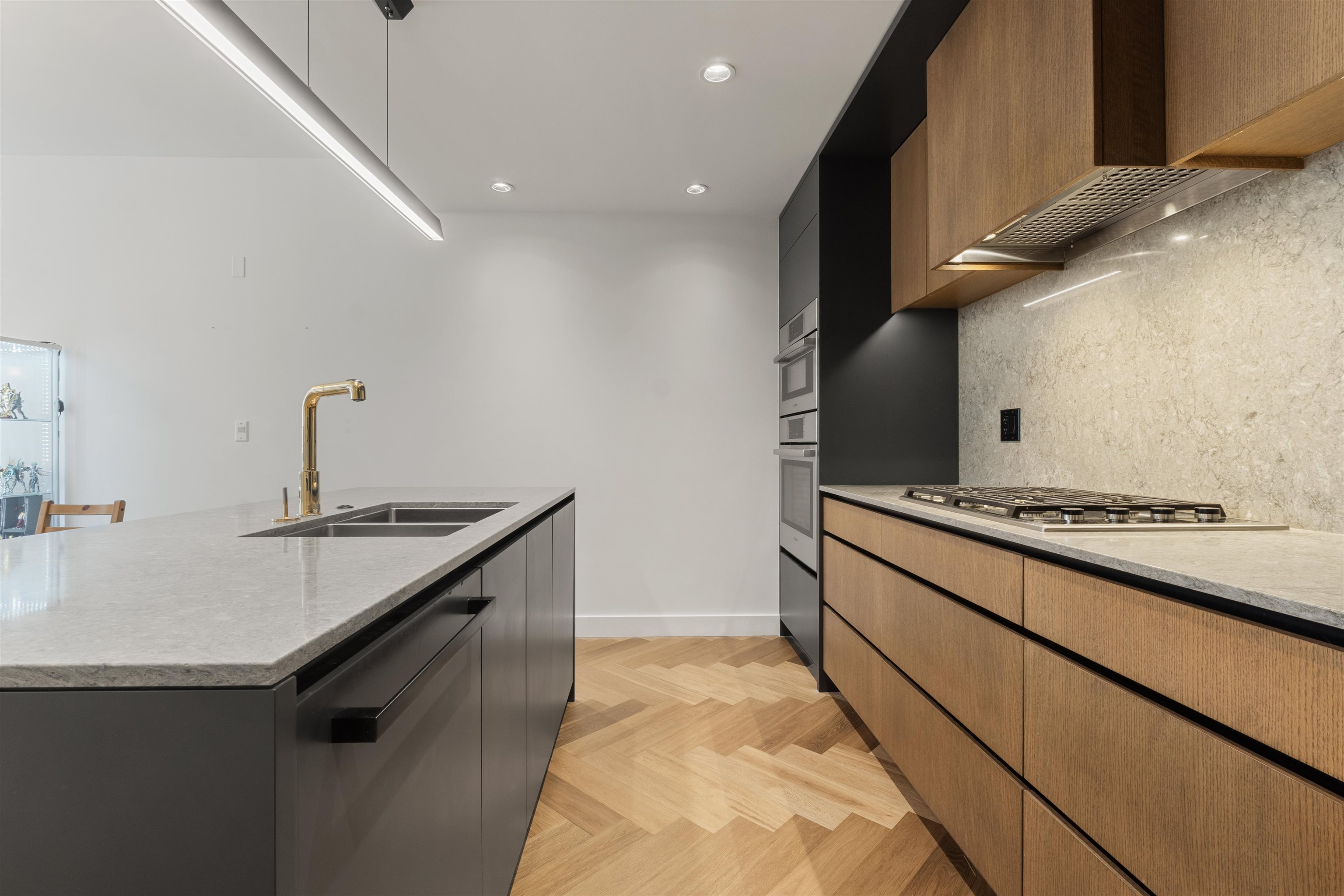 107 458 W 63RD AVENUE Unit: 107