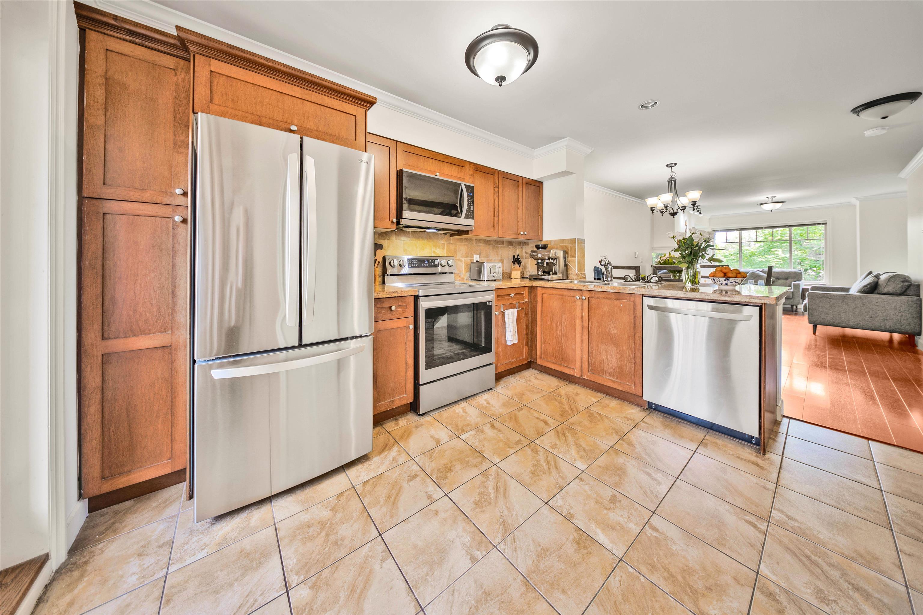 22 6238 192 STREET Unit: 22