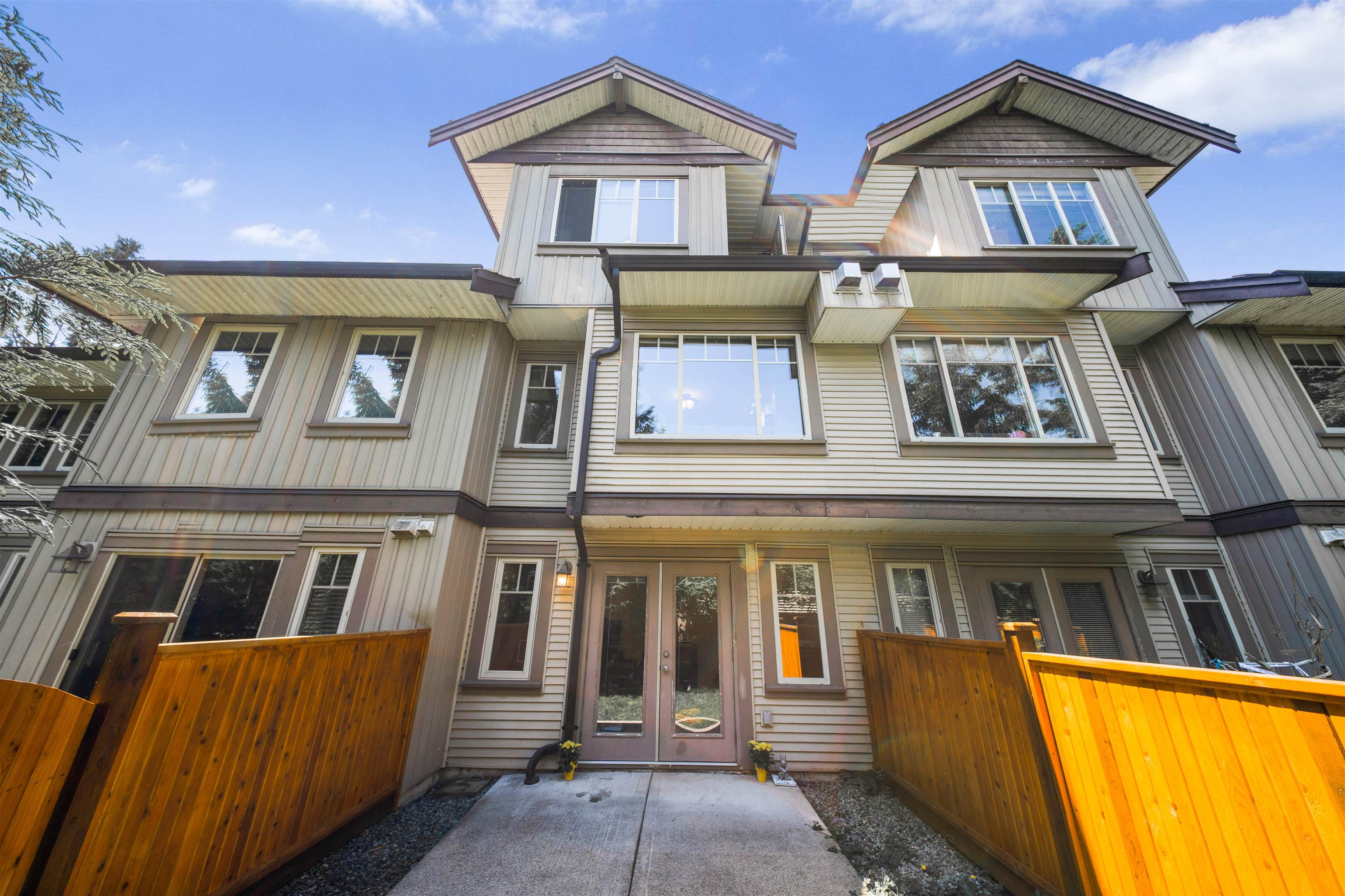22 6238 192 STREET Unit: 22