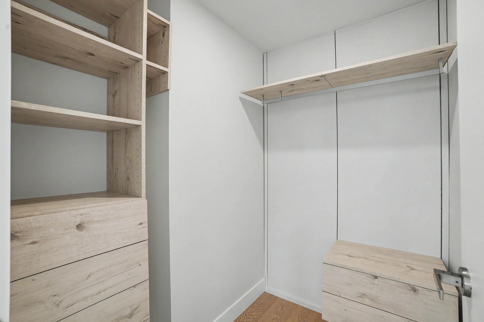 414 423 6TH STREET Unit: 414