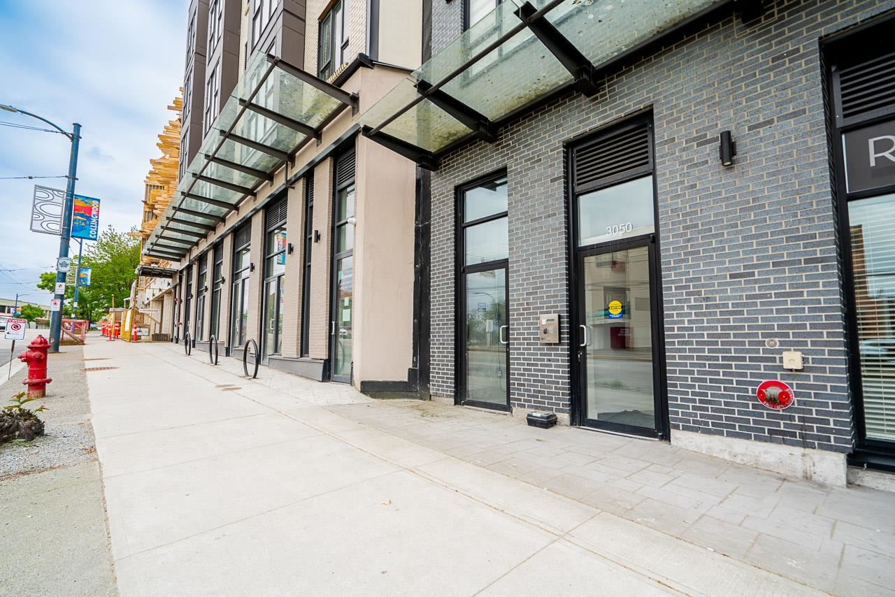 206 3050 KINGSWAY Unit: 206