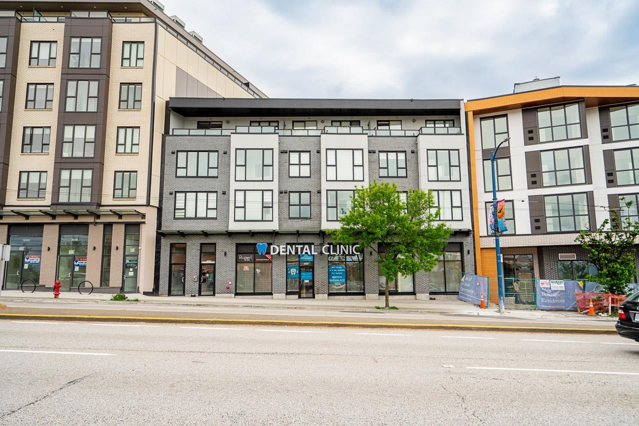 206 3050 KINGSWAY Unit: 206