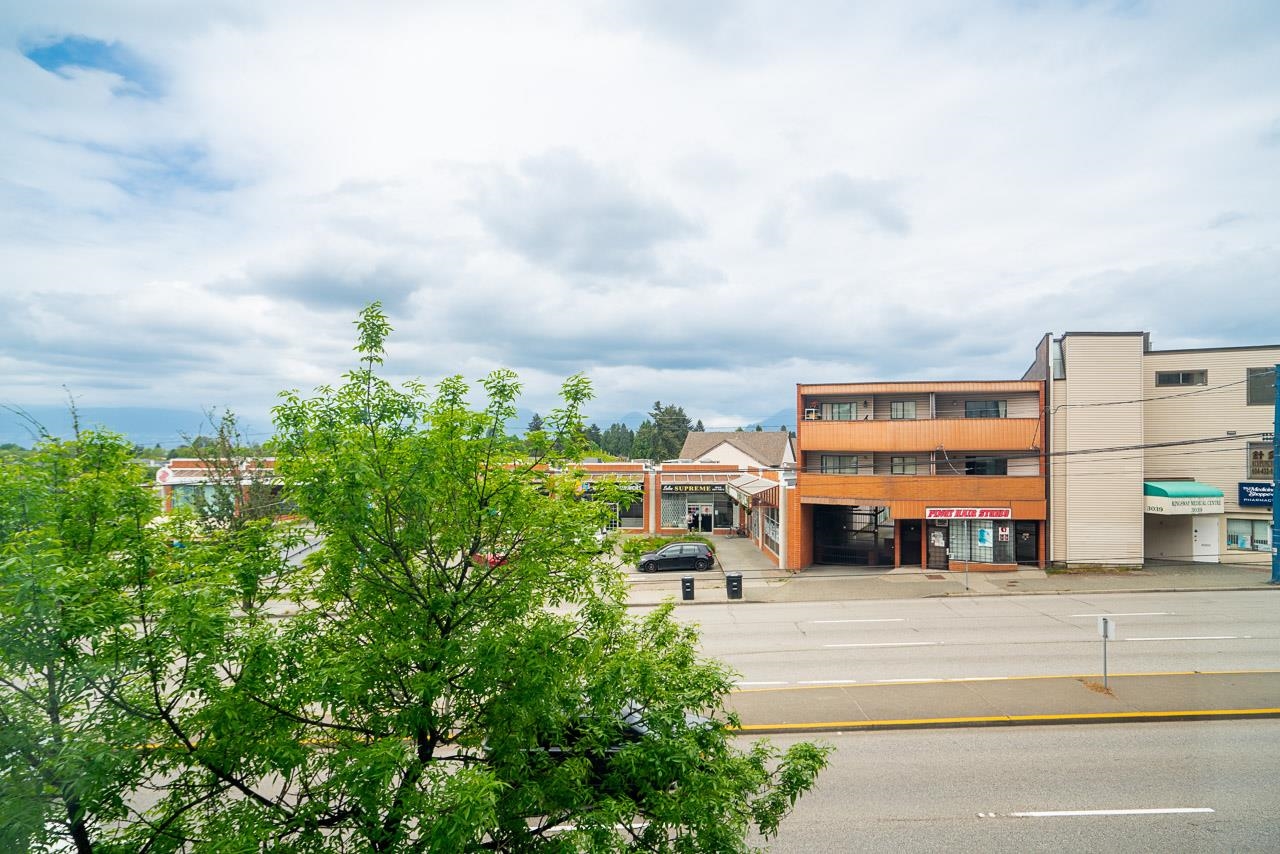 206 3050 KINGSWAY Unit: 206