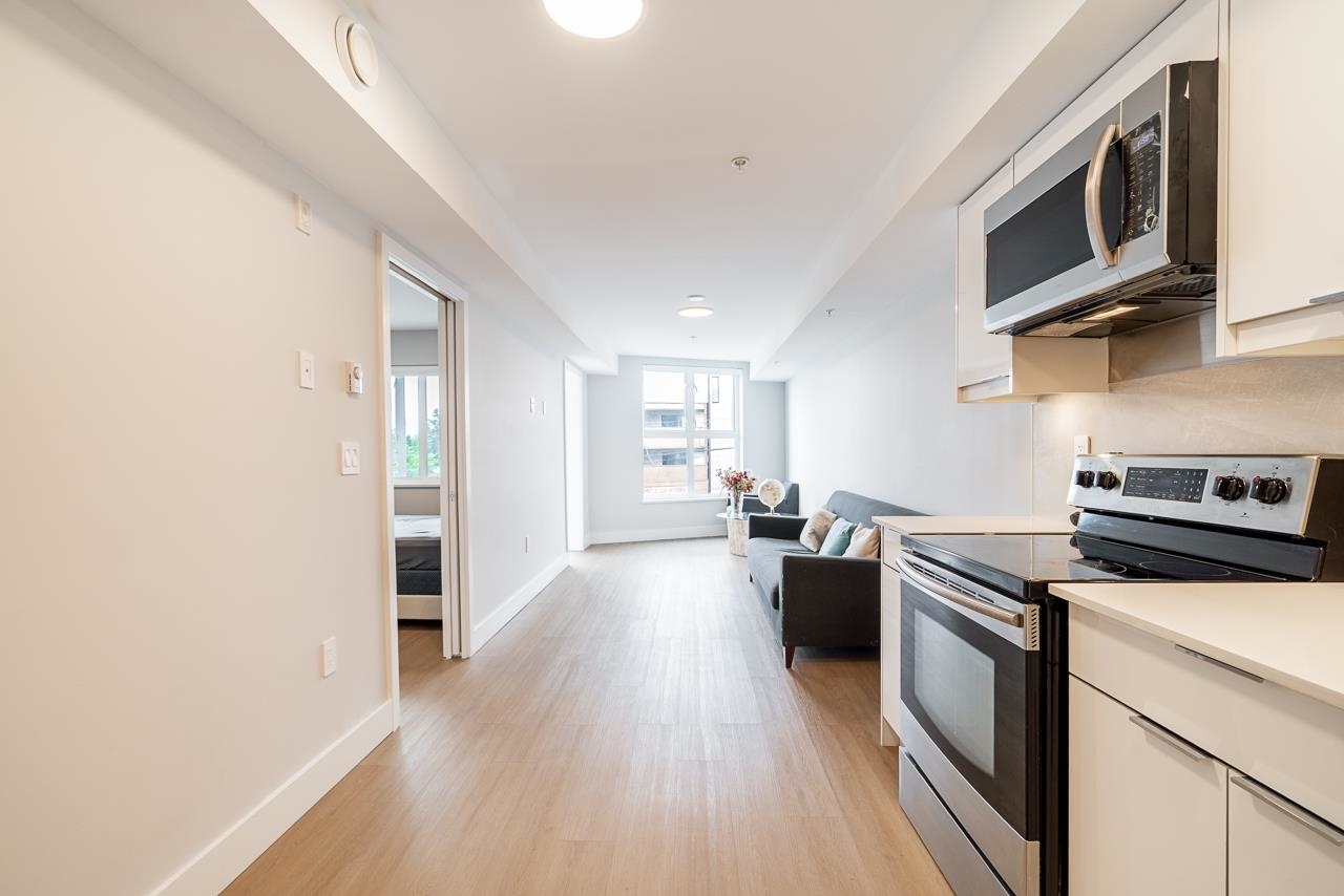 206 3050 KINGSWAY Unit: 206
