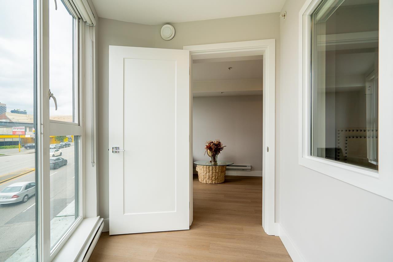 206 3050 KINGSWAY Unit: 206