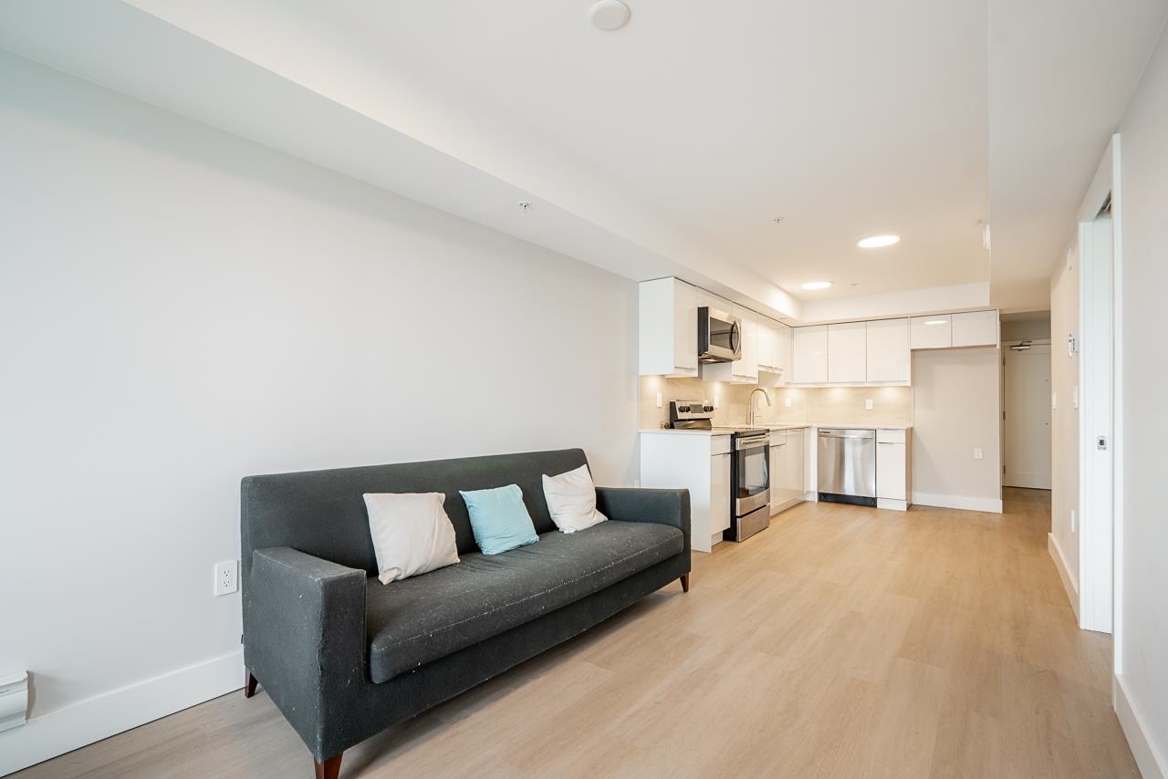 206 3050 KINGSWAY Unit: 206