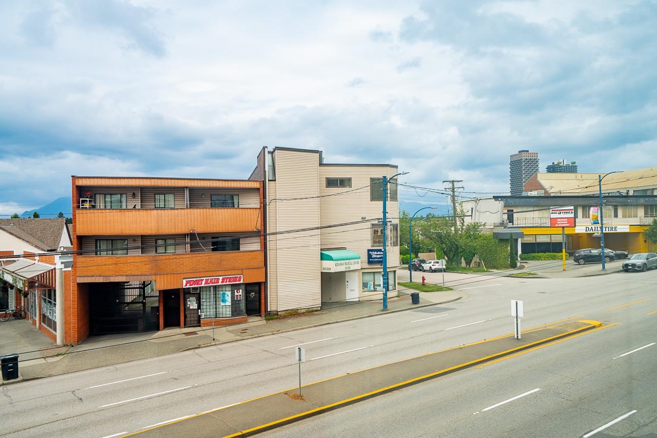 206 3050 KINGSWAY Unit: 206