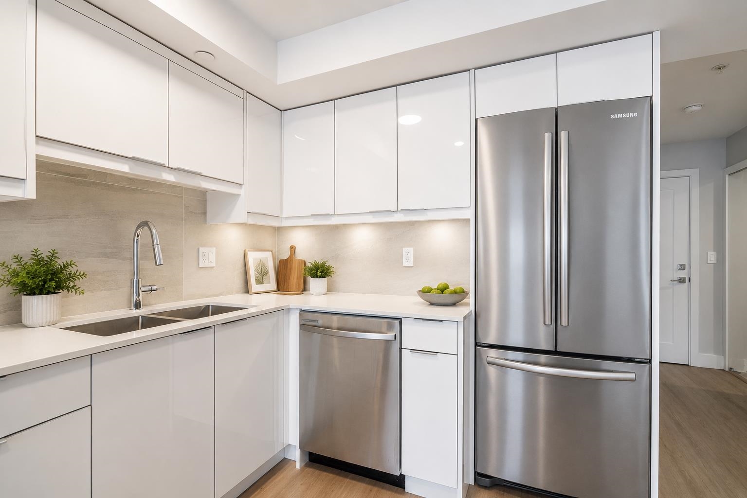 206 3050 KINGSWAY Unit: 206