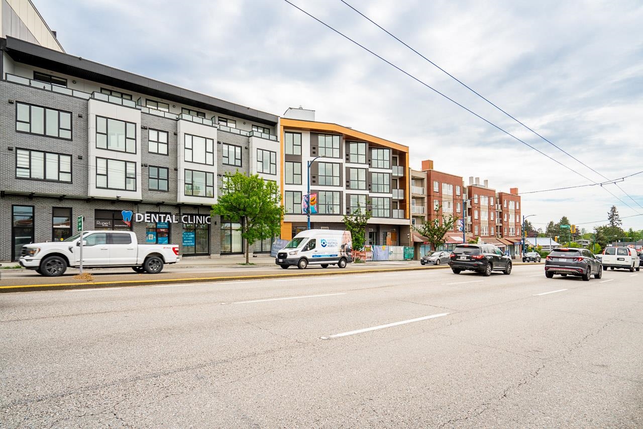 206 3050 KINGSWAY Unit: 206