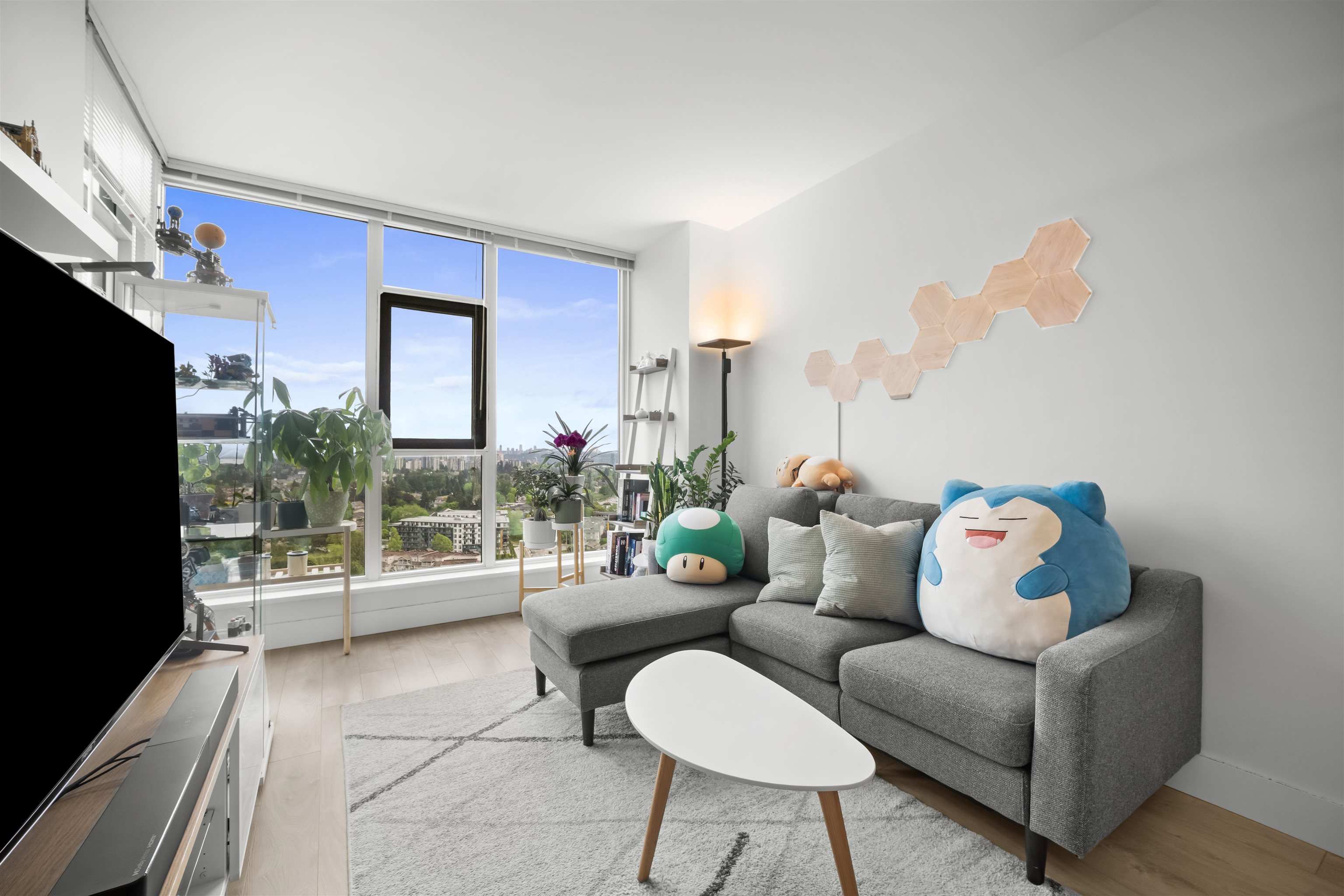 2006 7388 KINGSWAY Unit: 2006