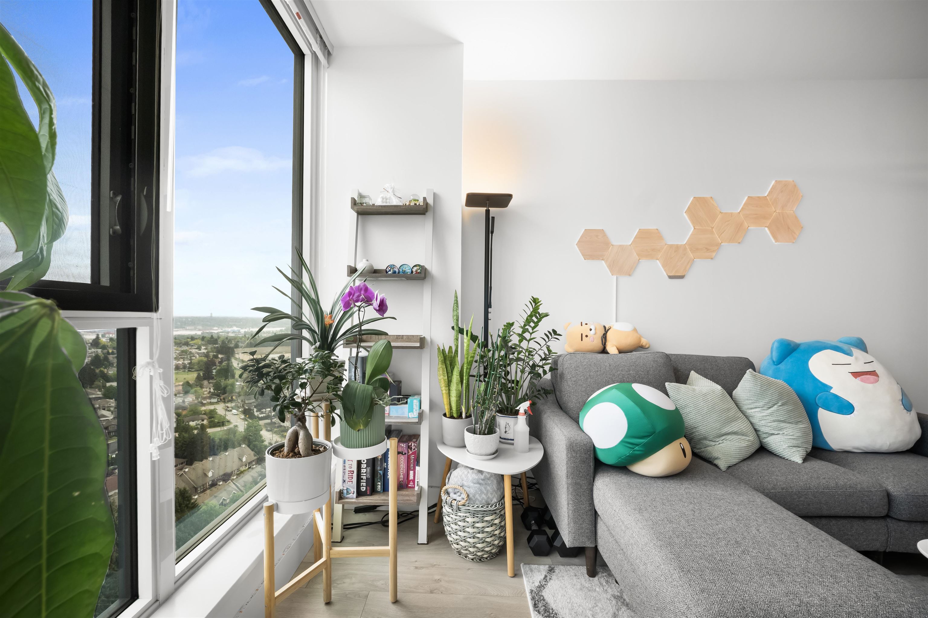 2006 7388 KINGSWAY Unit: 2006