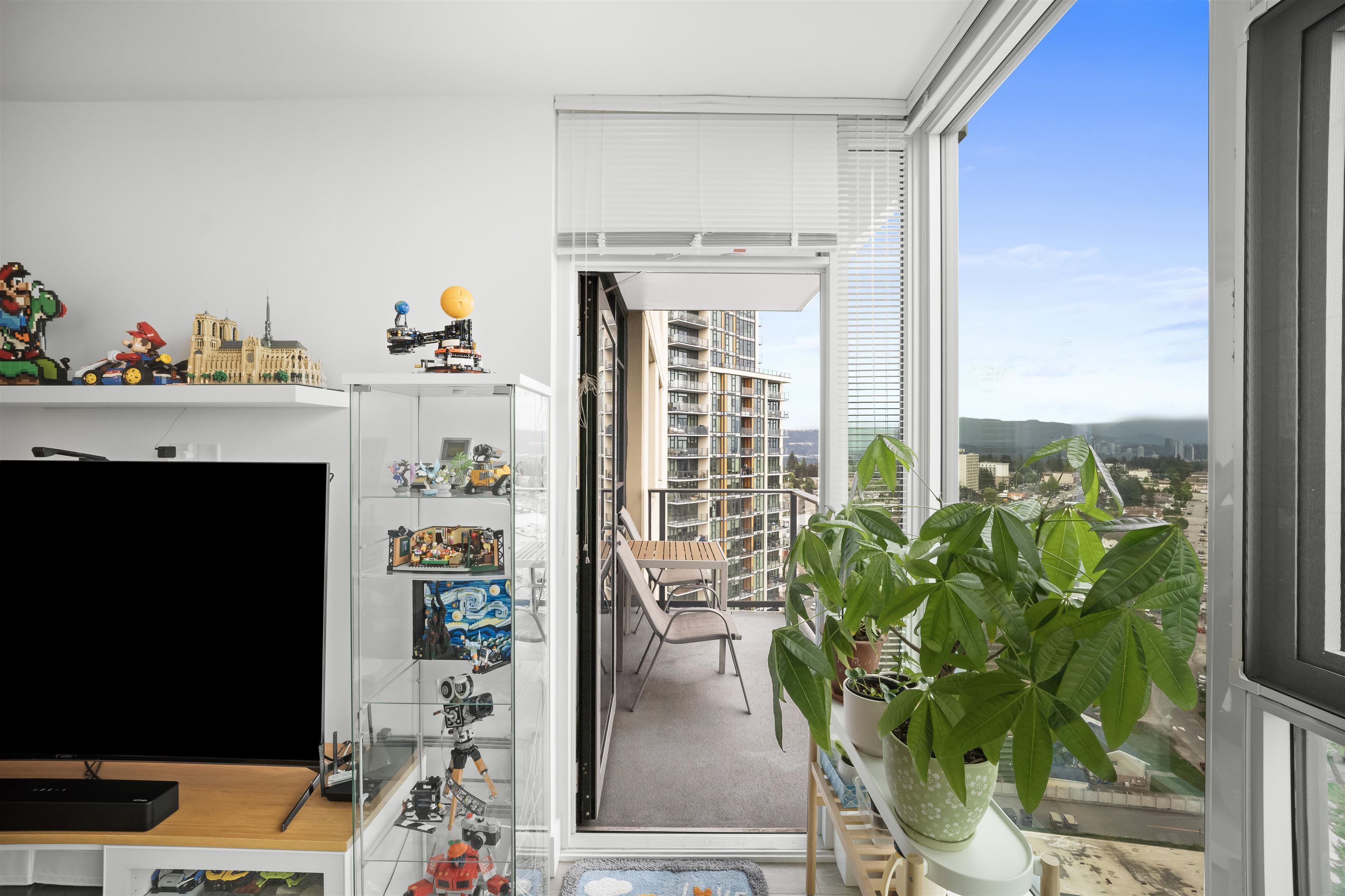 2006 7388 KINGSWAY Unit: 2006