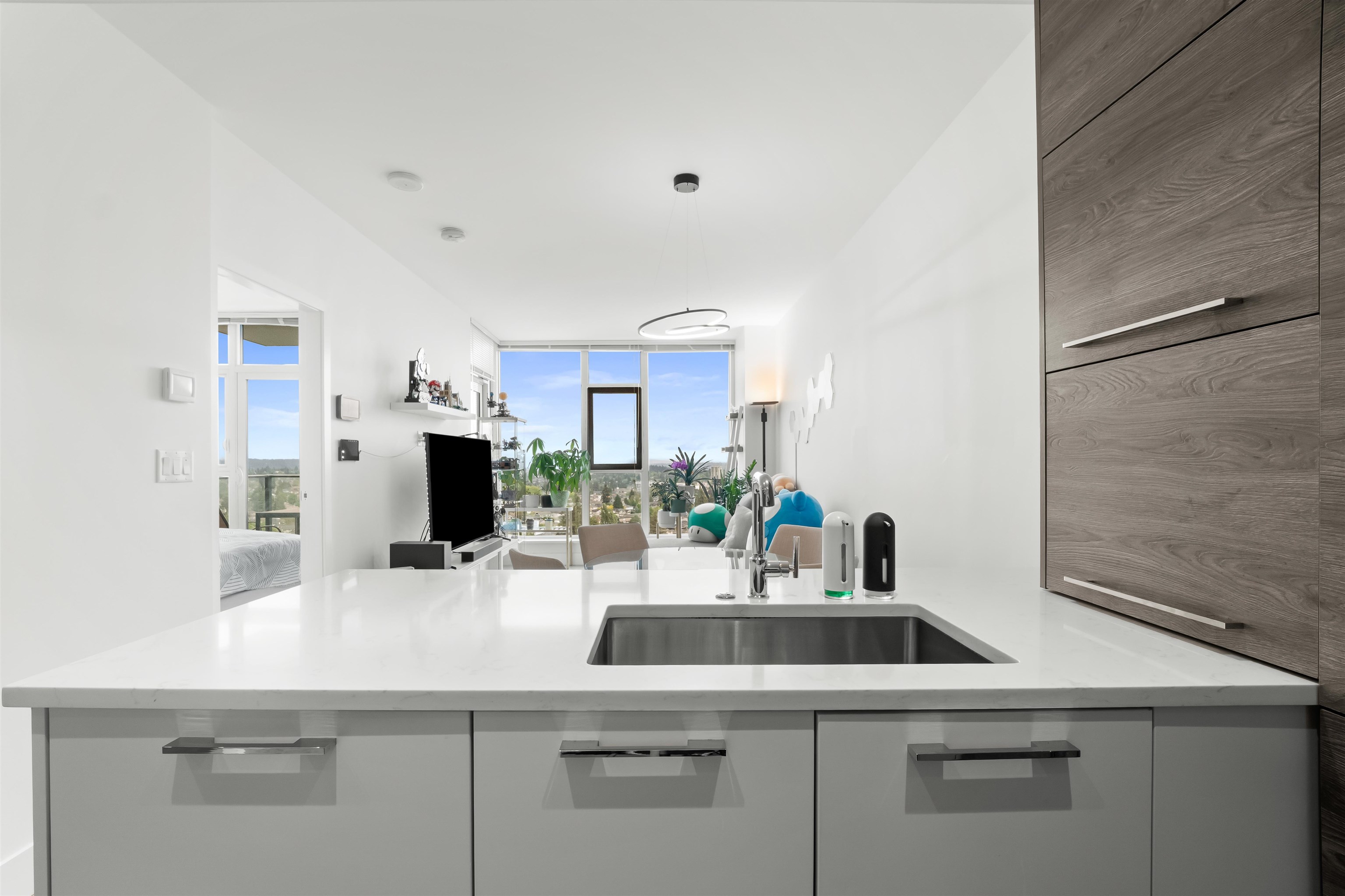 2006 7388 KINGSWAY Unit: 2006