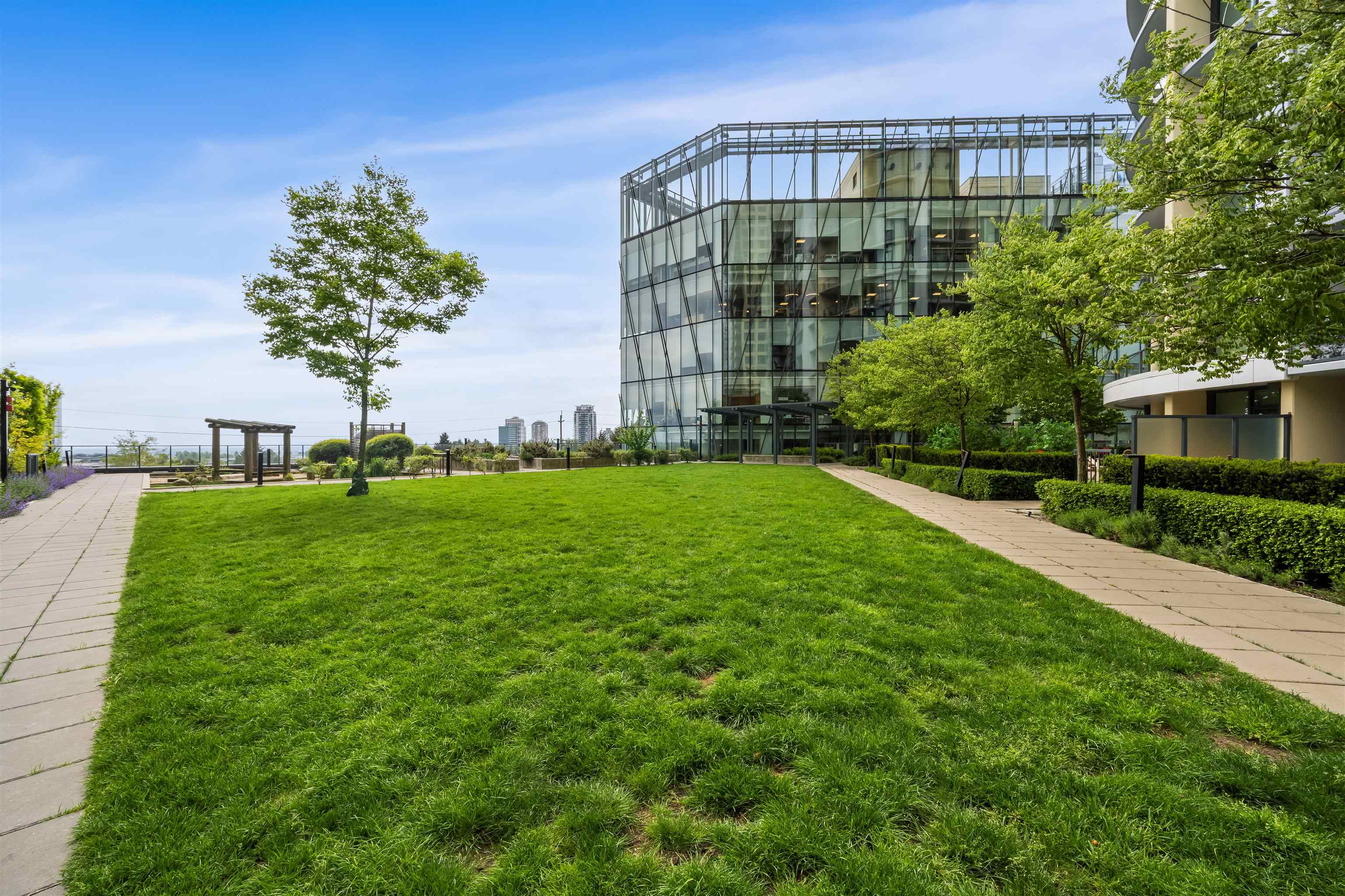 2006 7388 KINGSWAY Unit: 2006