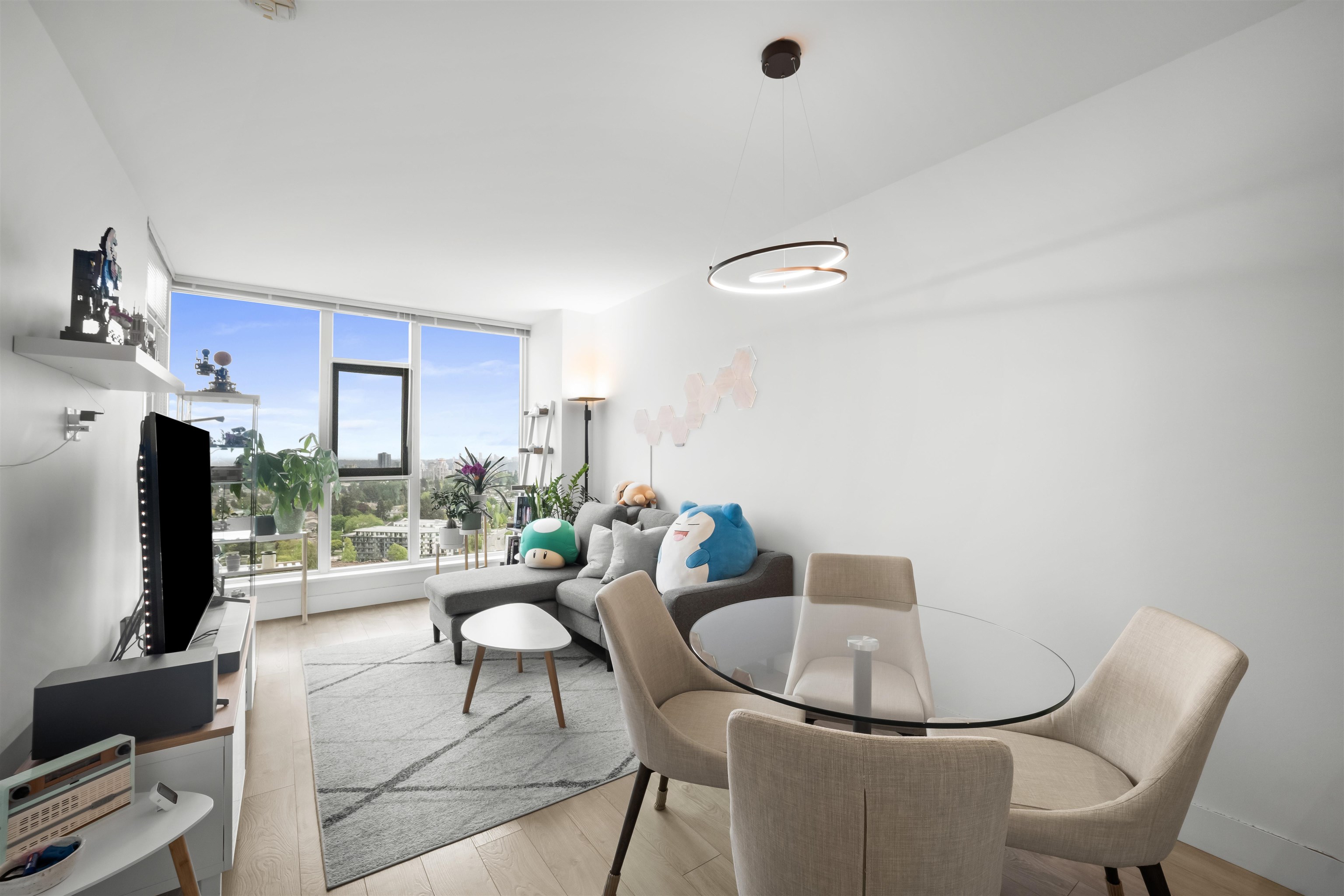 2006 7388 KINGSWAY Unit: 2006