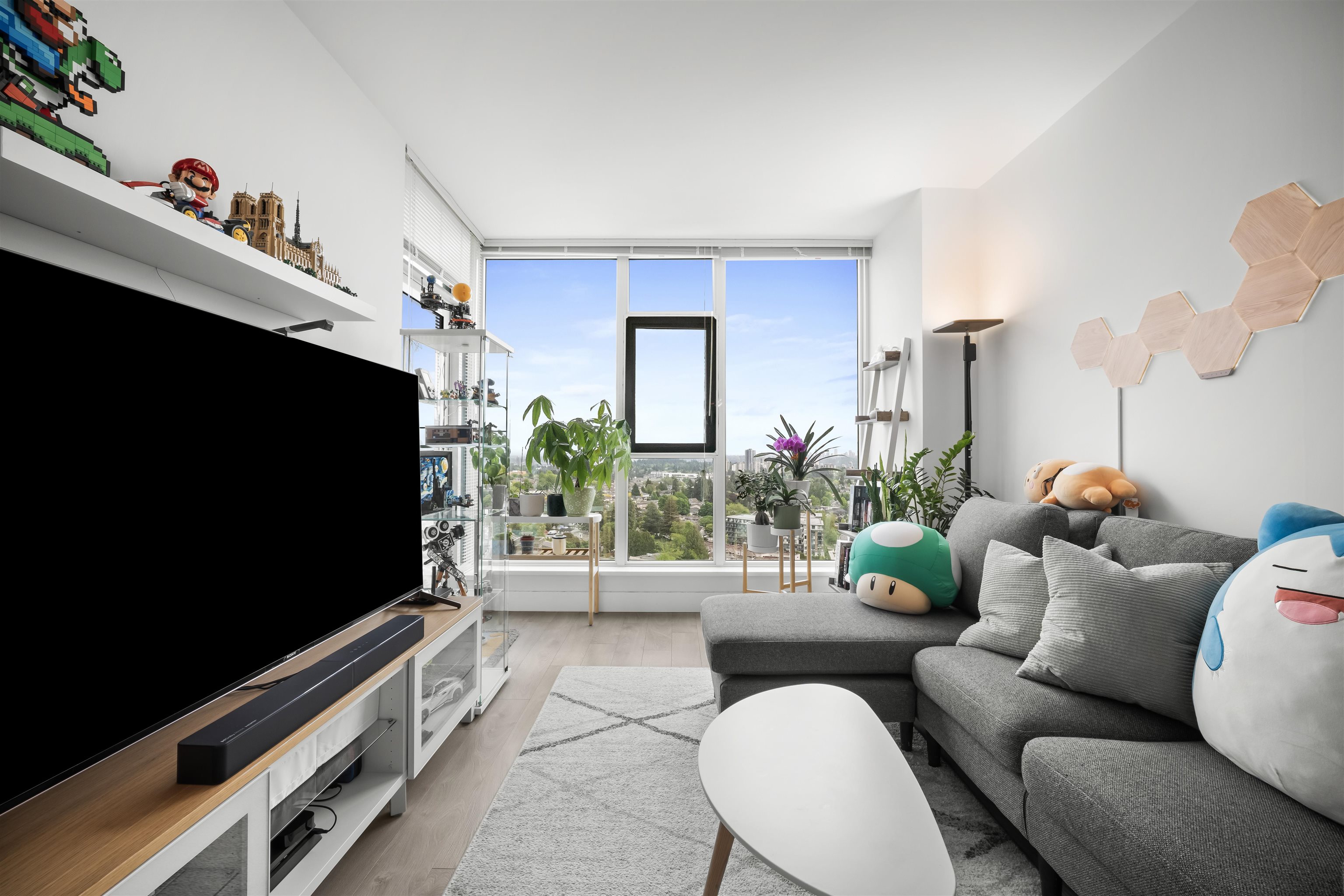 2006 7388 KINGSWAY Unit: 2006