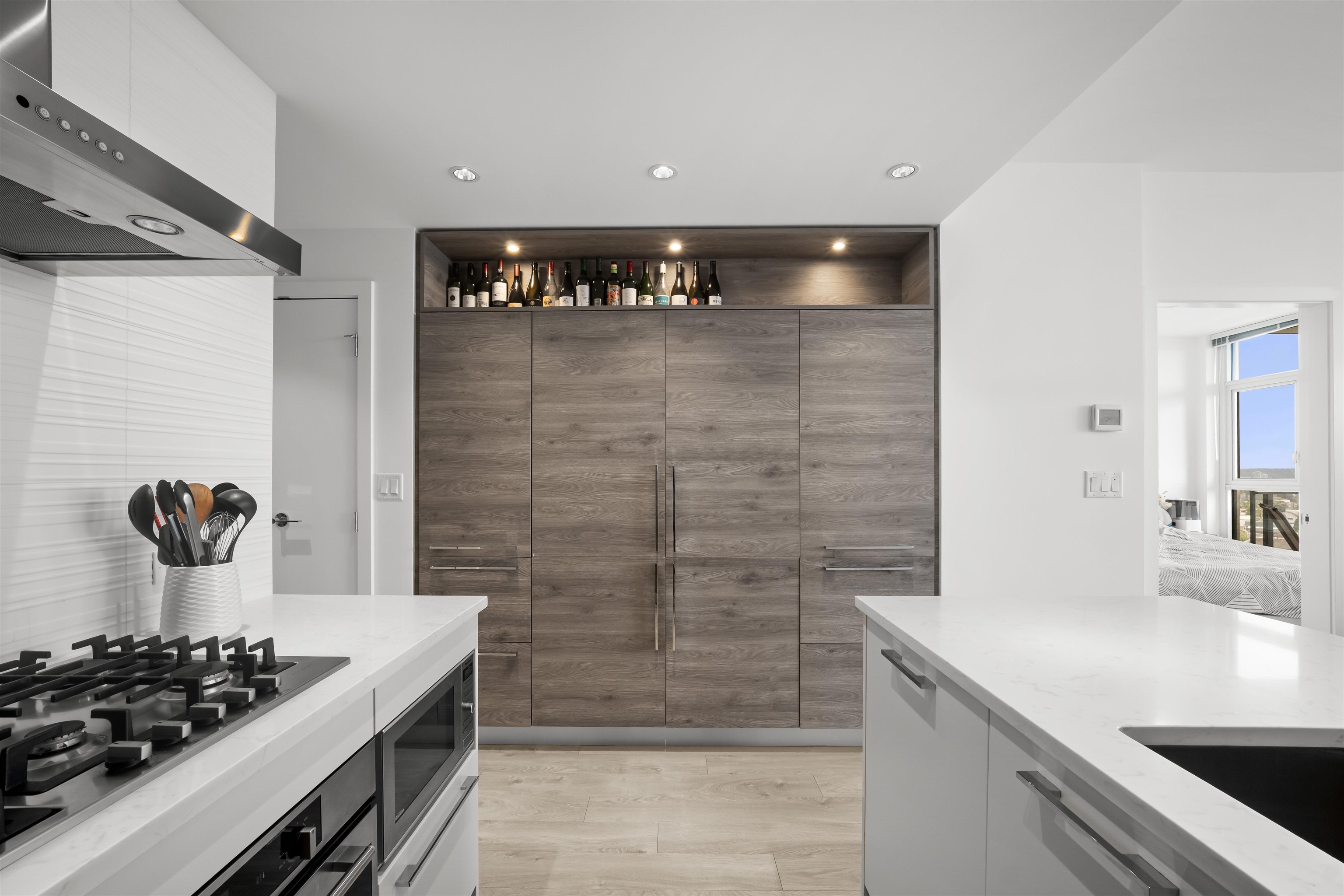 2006 7388 KINGSWAY Unit: 2006