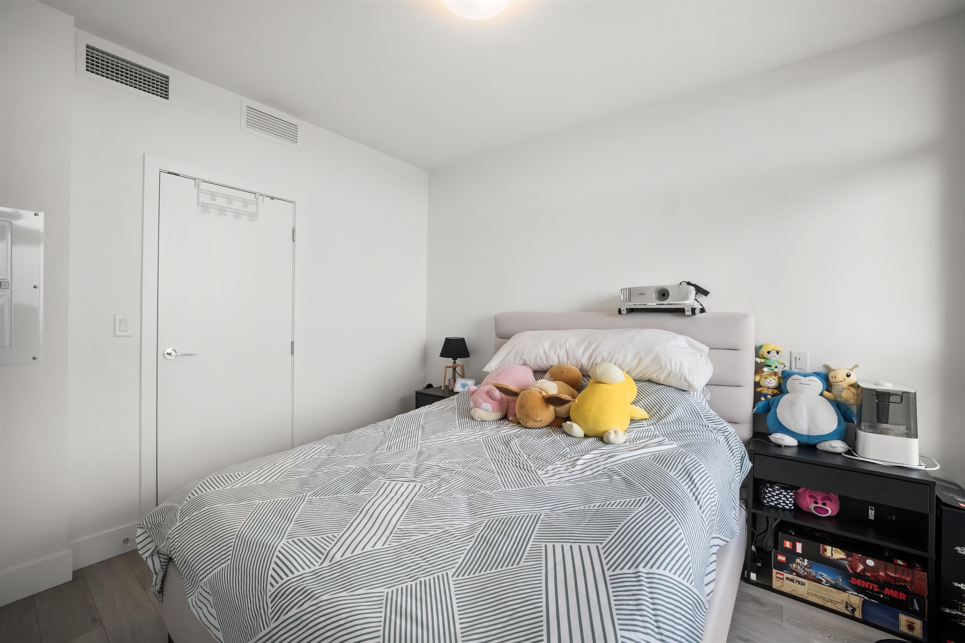 2006 7388 KINGSWAY Unit: 2006