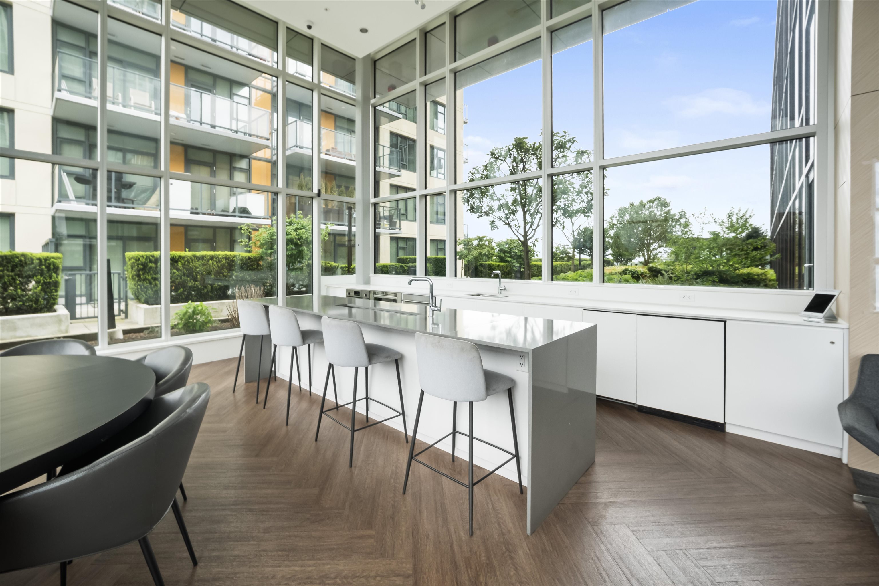 2006 7388 KINGSWAY Unit: 2006