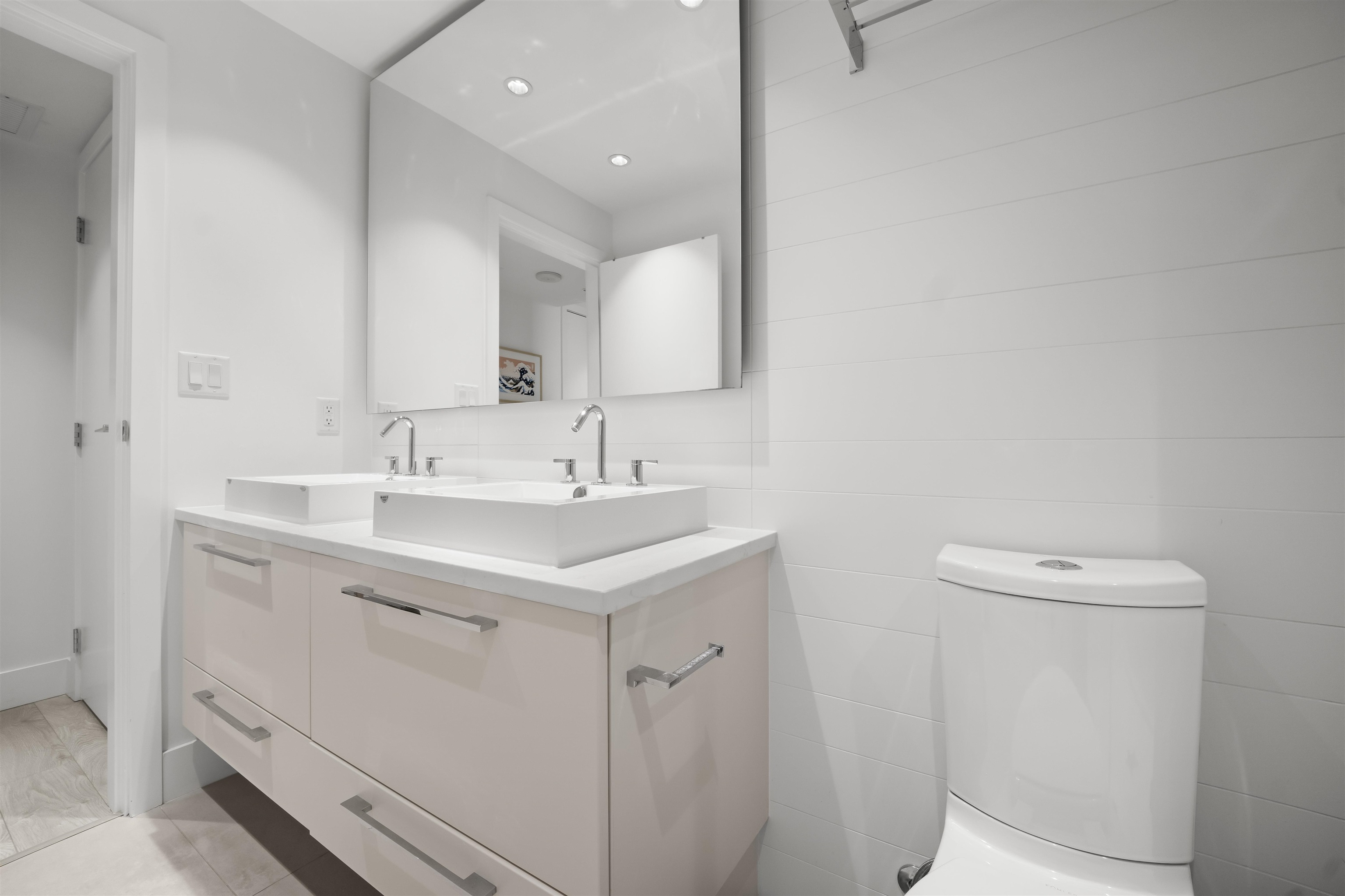 2006 7388 KINGSWAY Unit: 2006