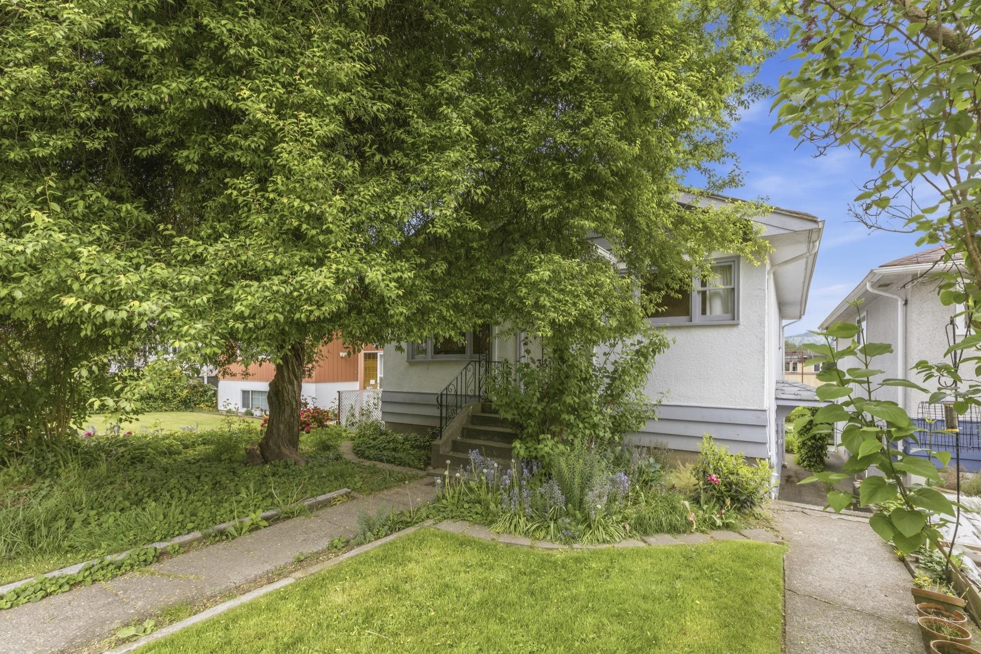 36 WARWICK AVENUE