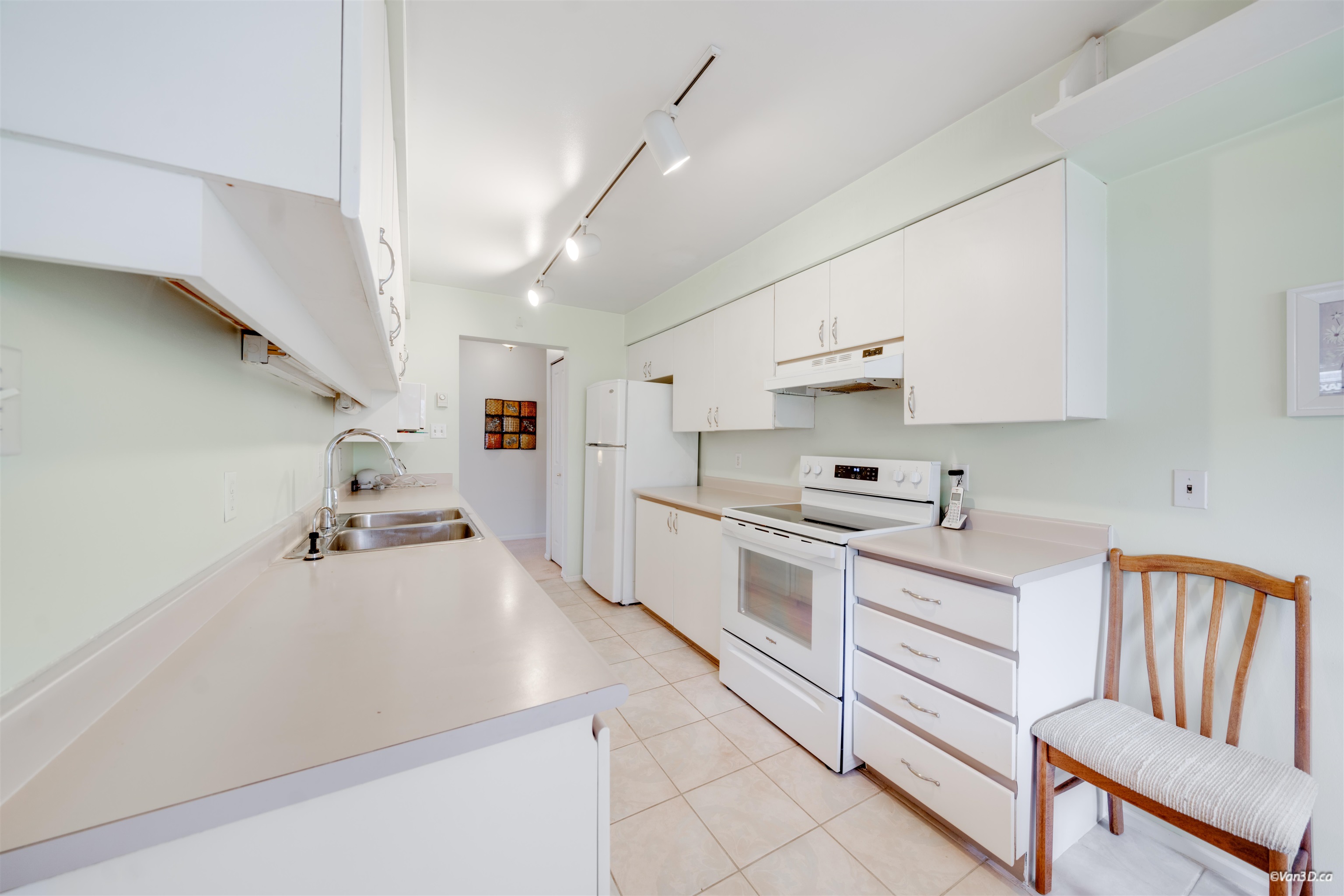 101 525 AUSTIN AVENUE Unit: 101