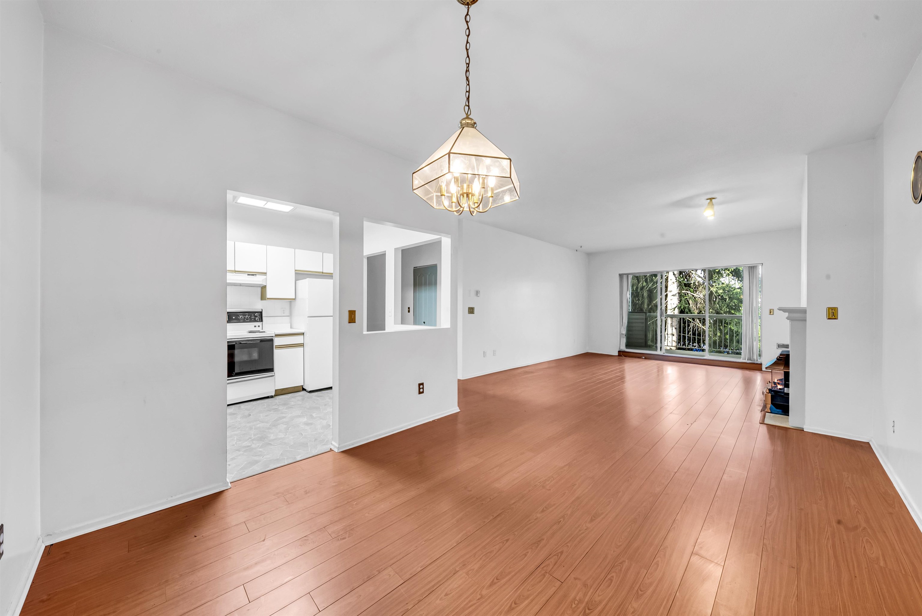 212 13918 72 AVENUE Unit: 212