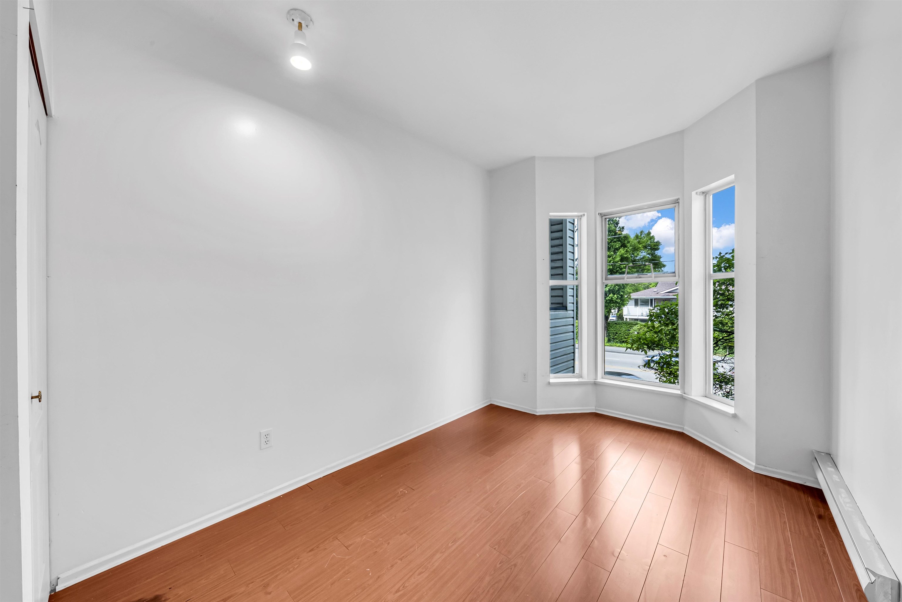 212 13918 72 AVENUE Unit: 212