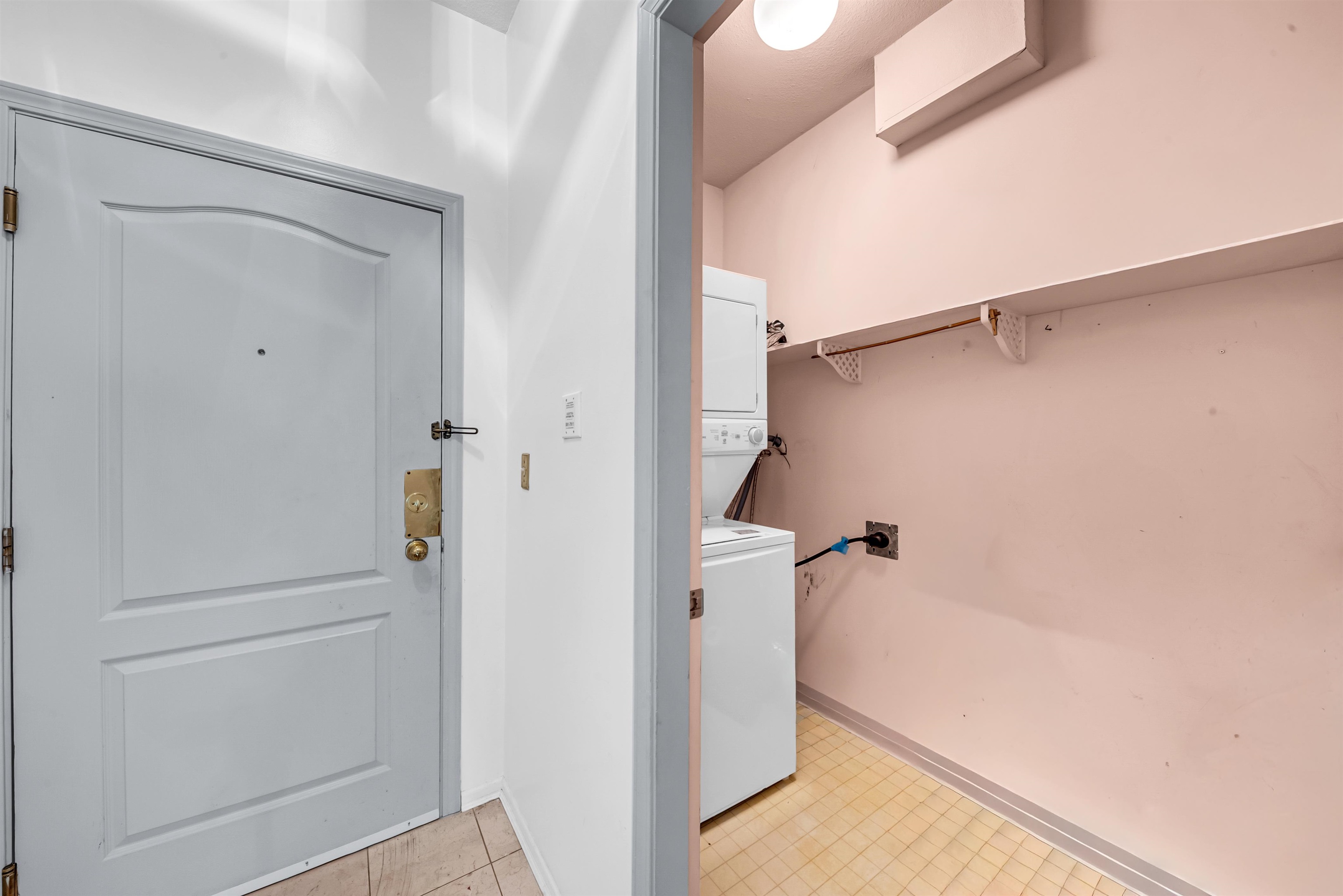 212 13918 72 AVENUE Unit: 212