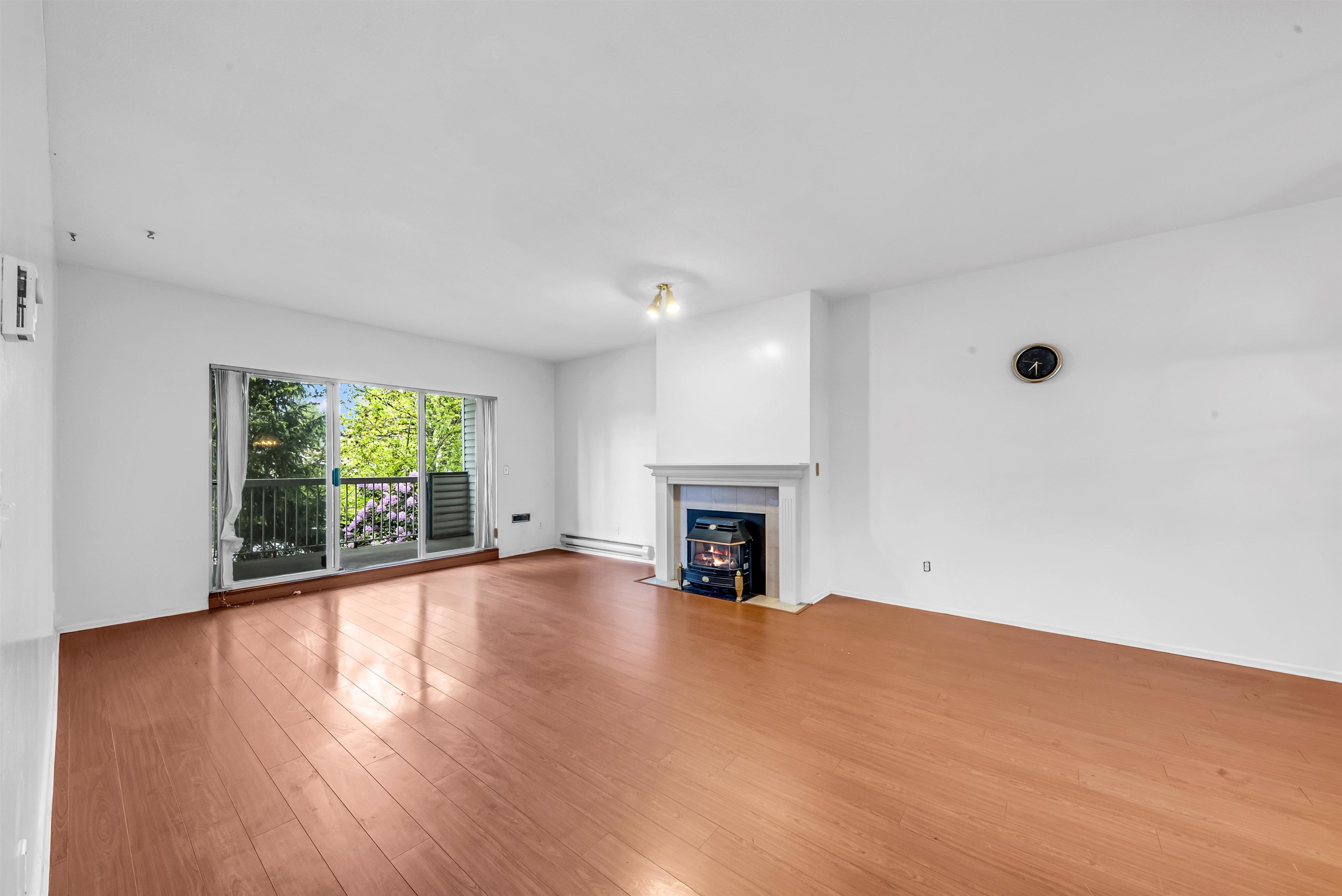 212 13918 72 AVENUE Unit: 212