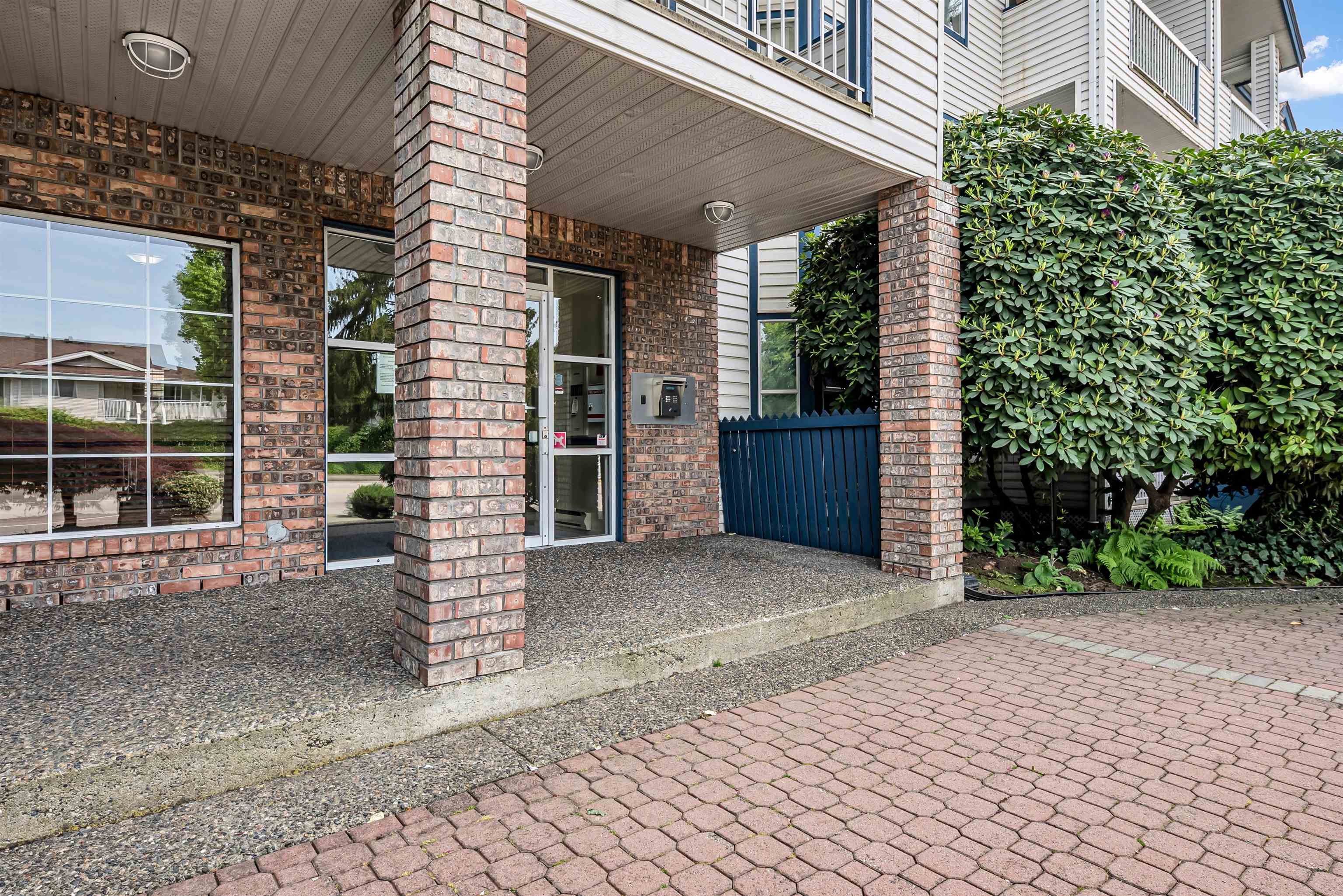 212 13918 72 AVENUE Unit: 212