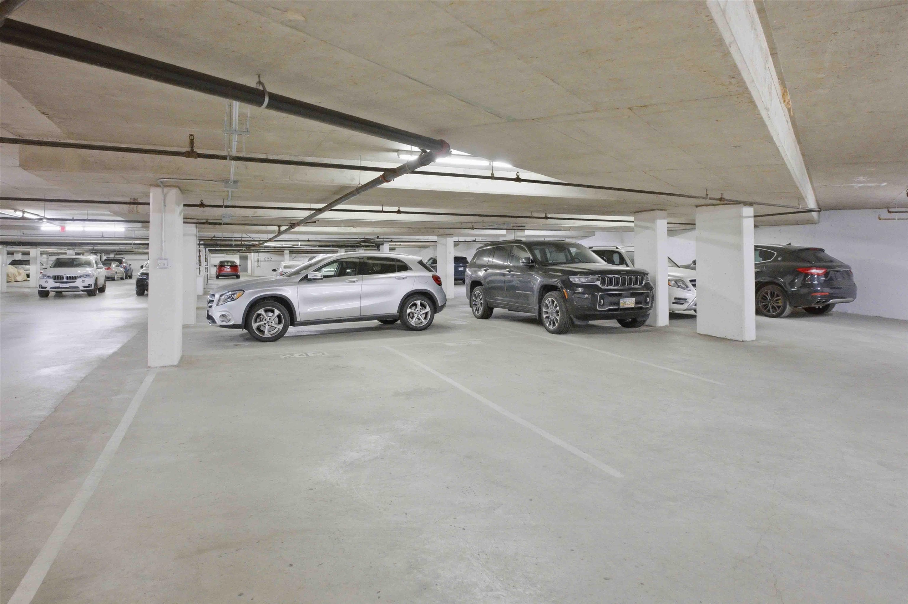 18D 338 TAYLOR WAY Unit: 18D