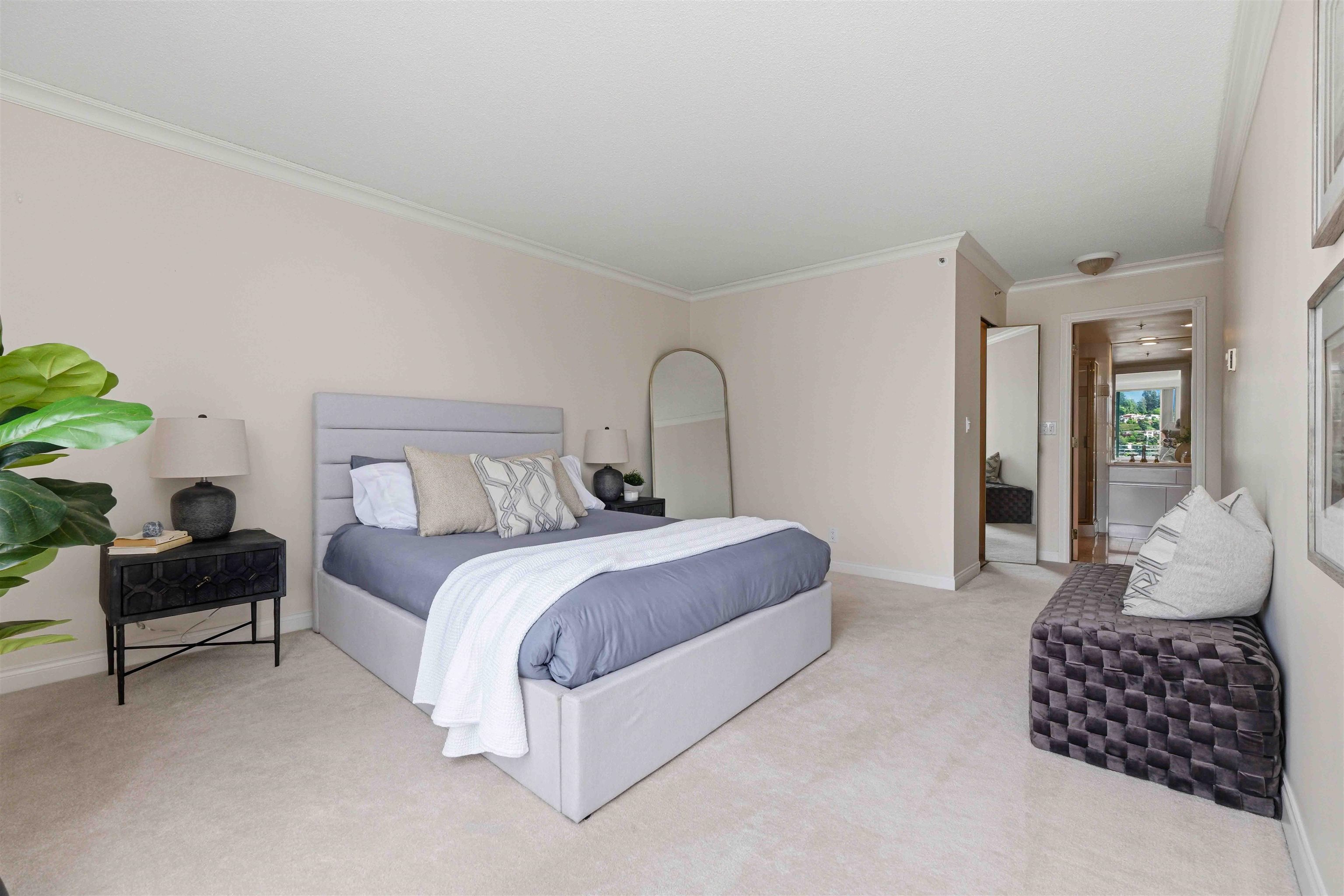 18D 338 TAYLOR WAY Unit: 18D