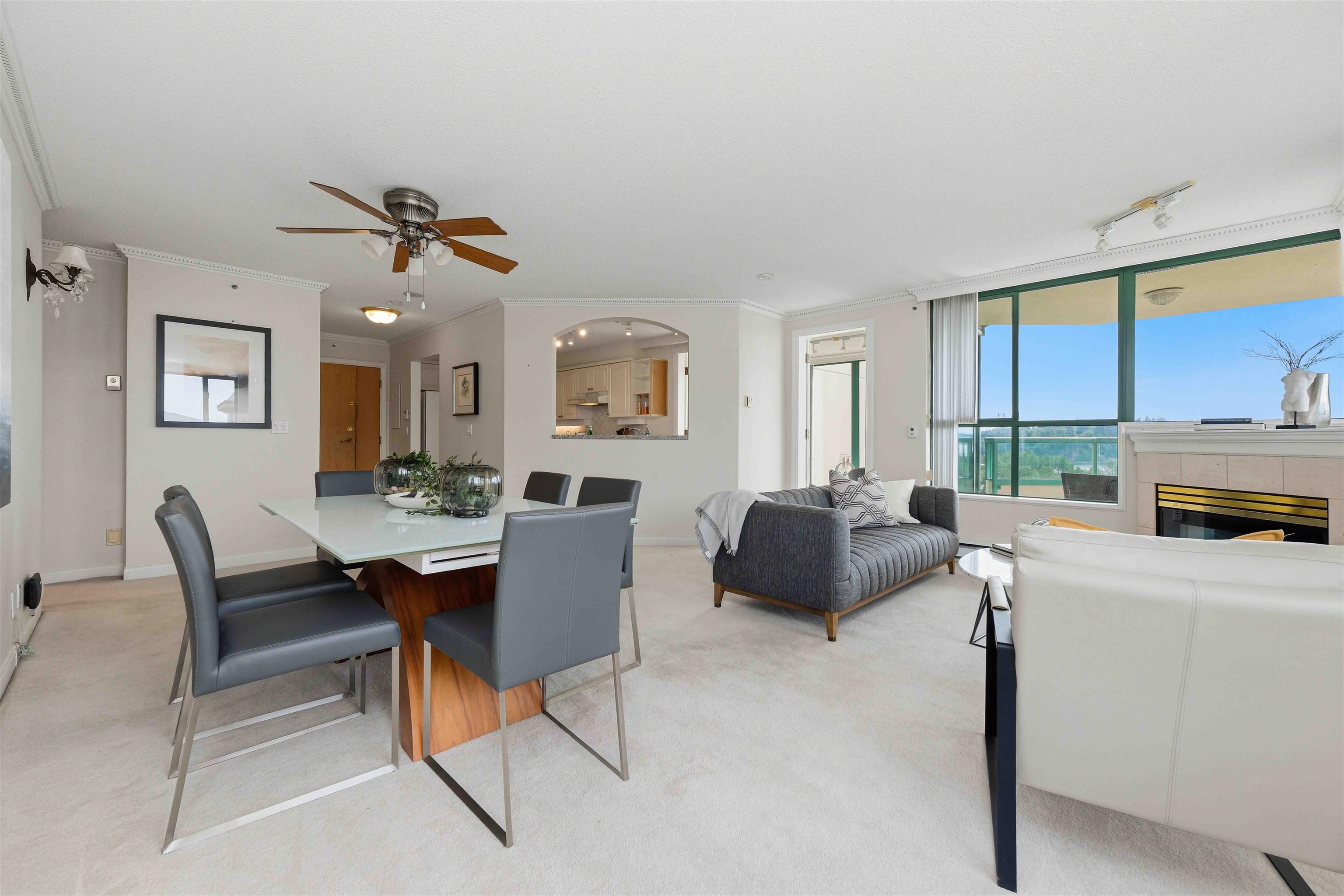 18D 338 TAYLOR WAY Unit: 18D