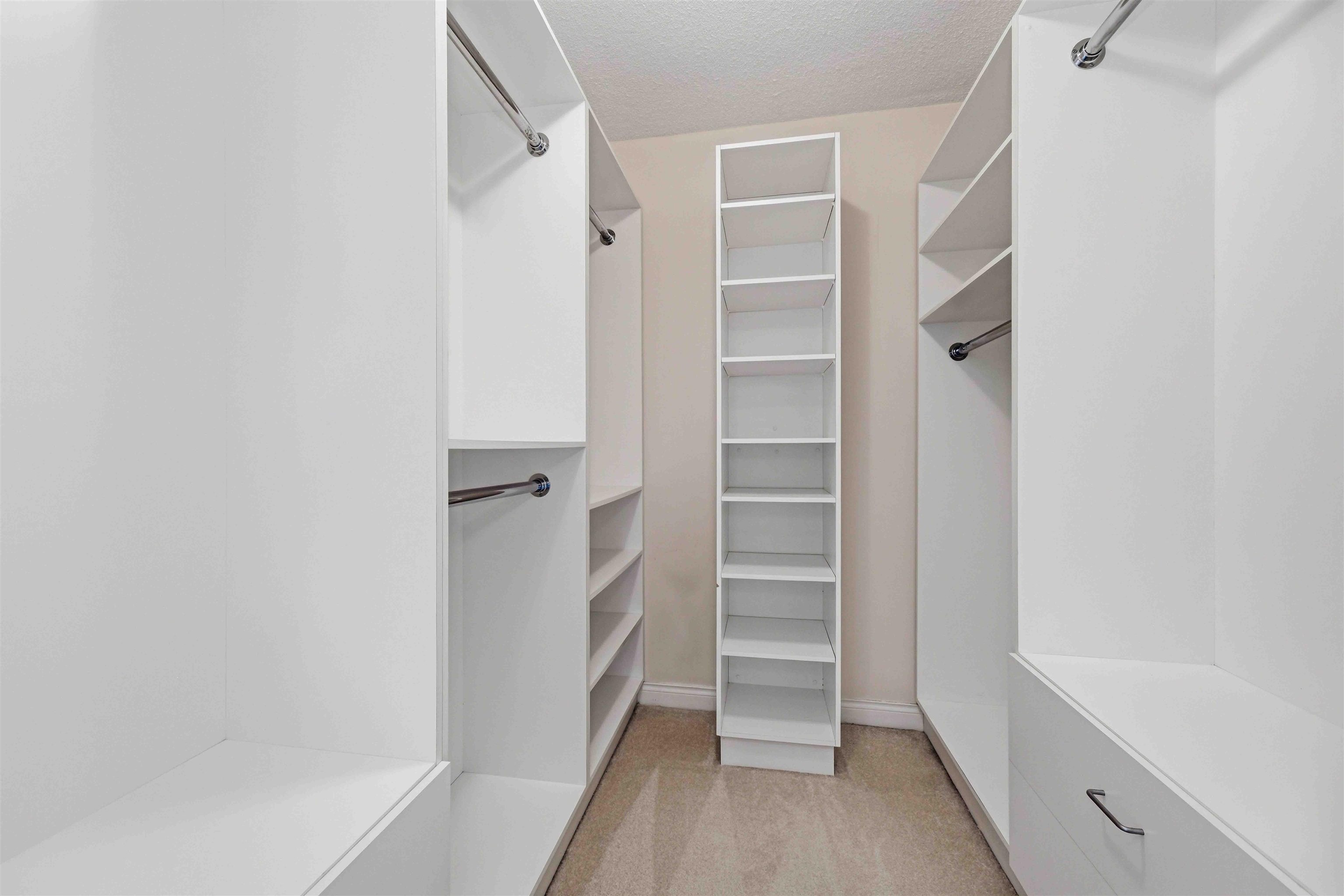 18D 338 TAYLOR WAY Unit: 18D