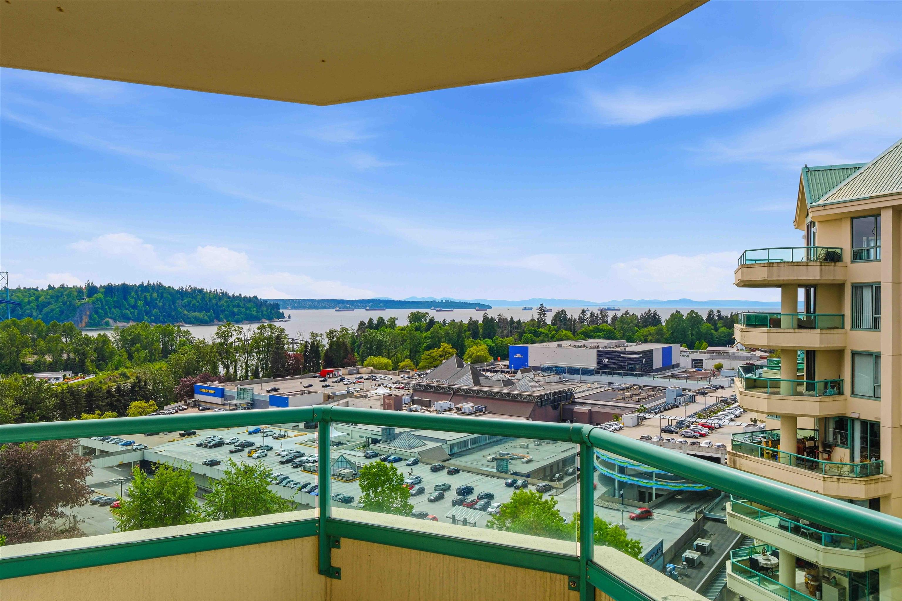 18D 338 TAYLOR WAY Unit: 18D