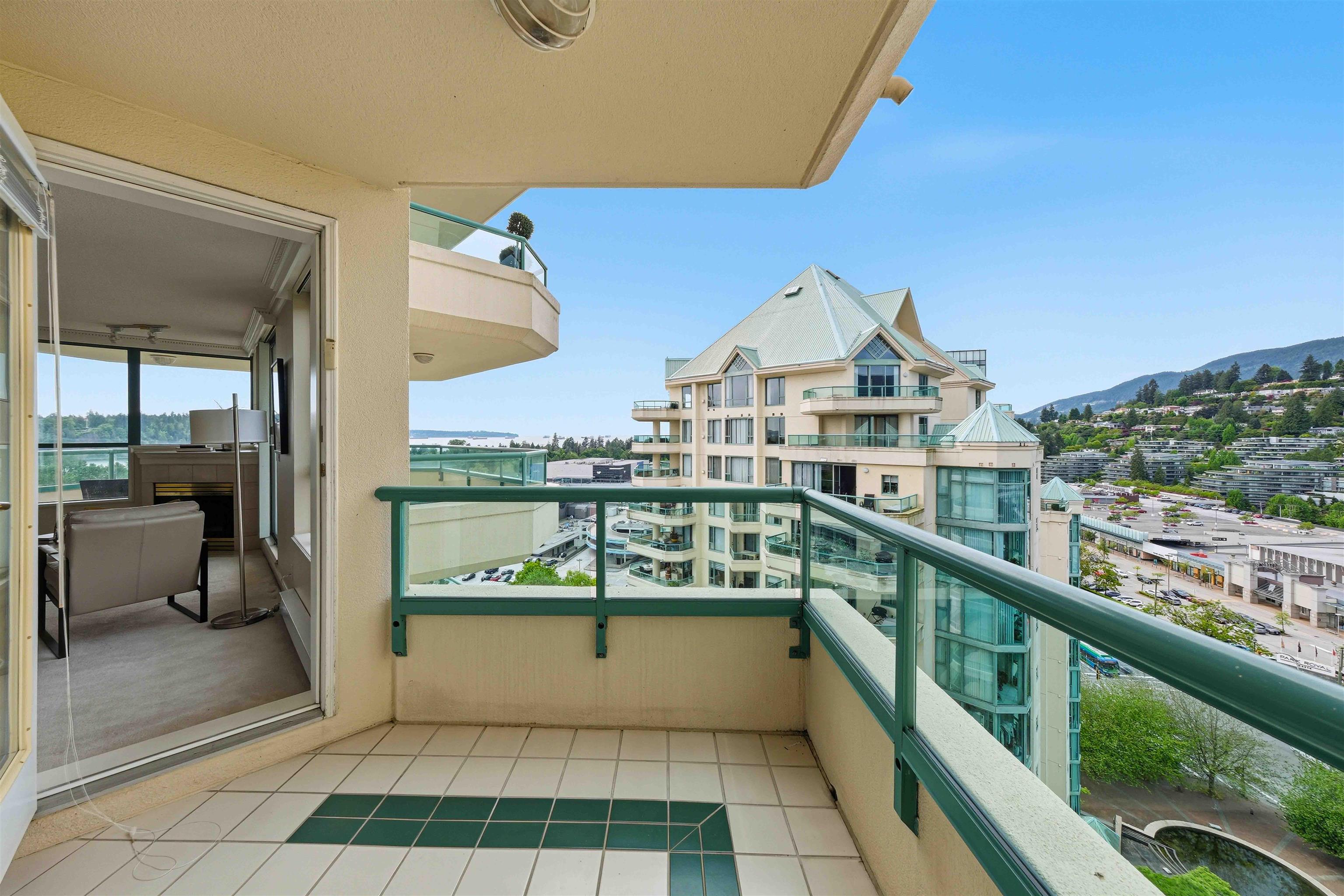 18D 338 TAYLOR WAY Unit: 18D