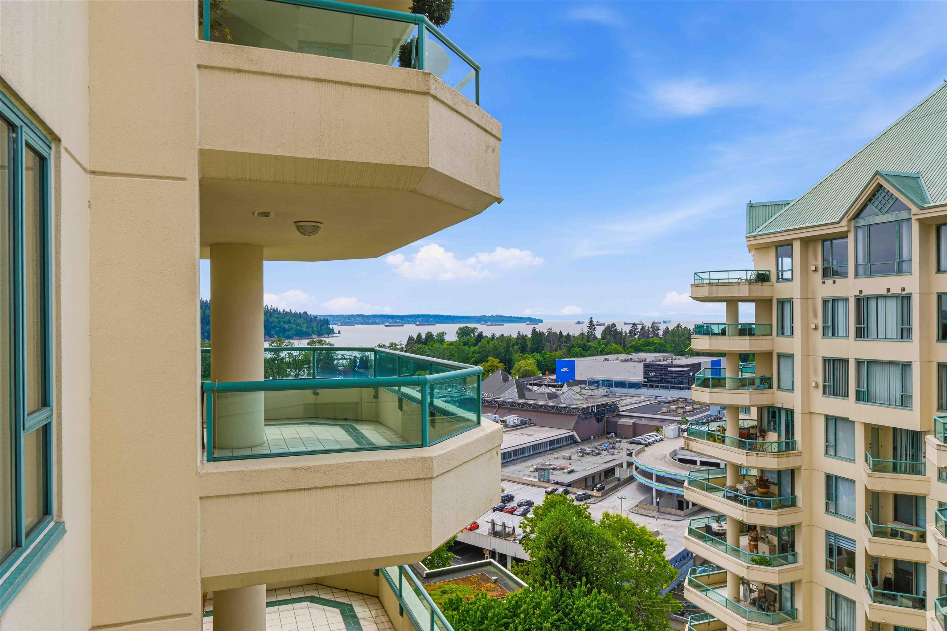 18D 338 TAYLOR WAY Unit: 18D