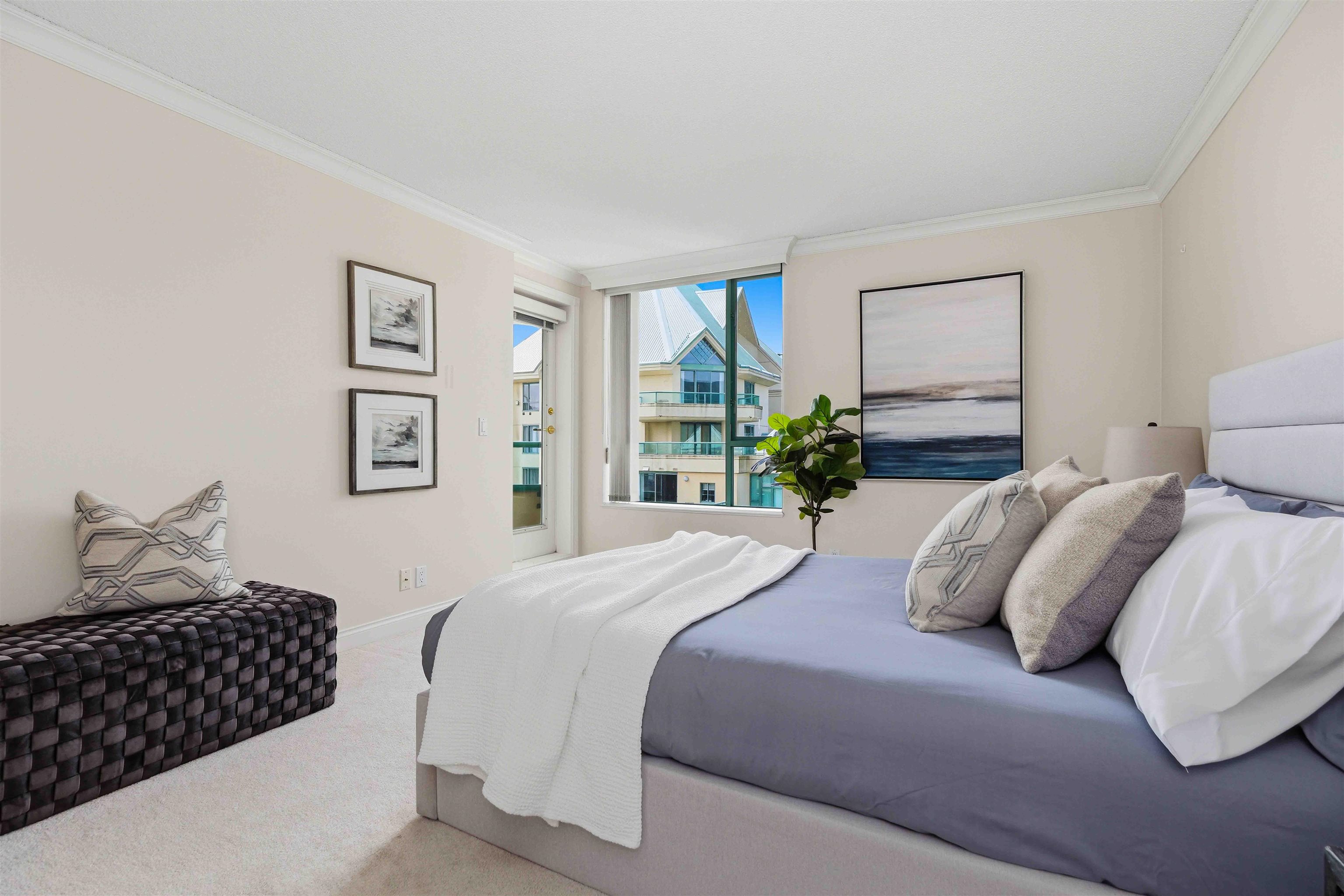 18D 338 TAYLOR WAY Unit: 18D
