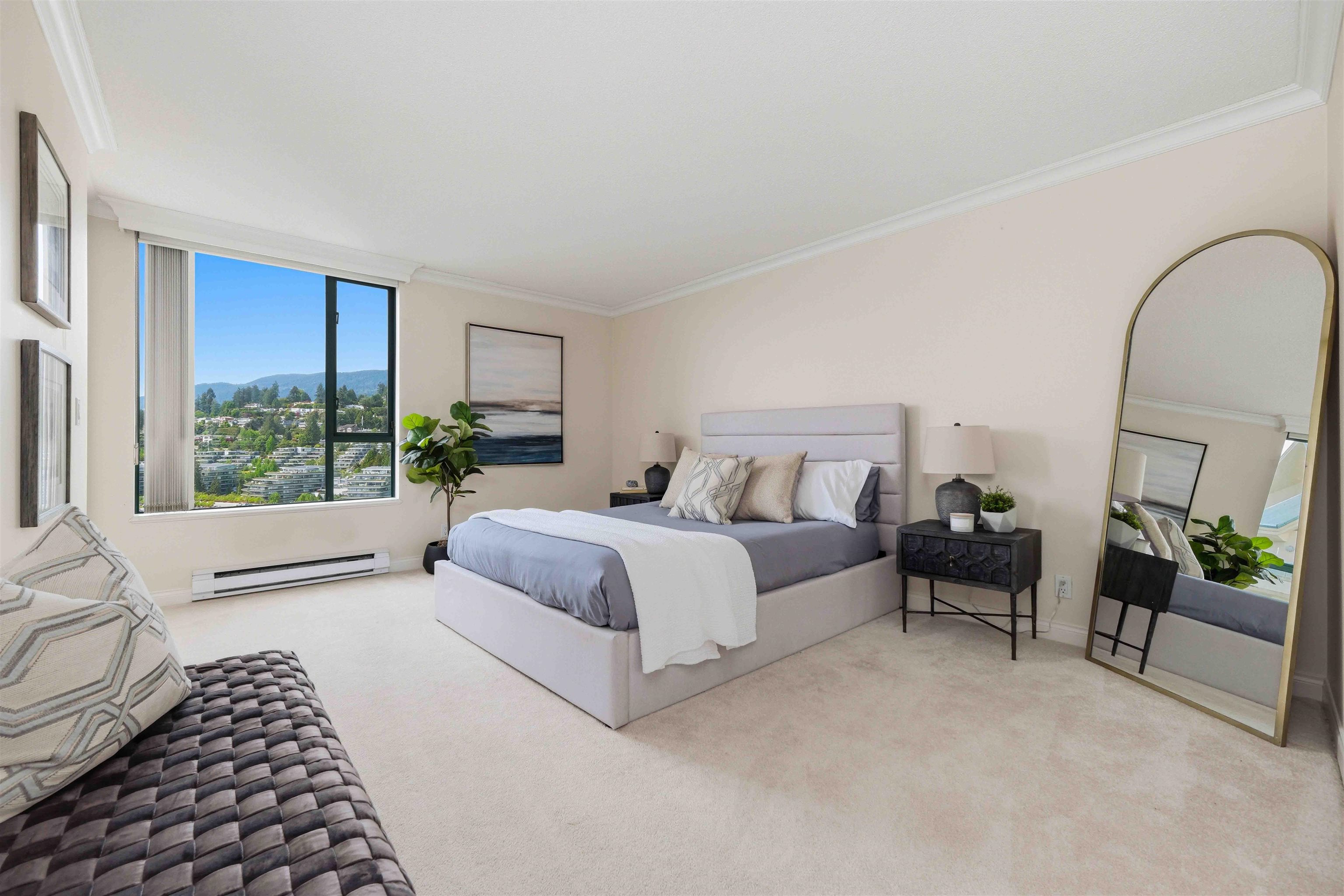 18D 338 TAYLOR WAY Unit: 18D