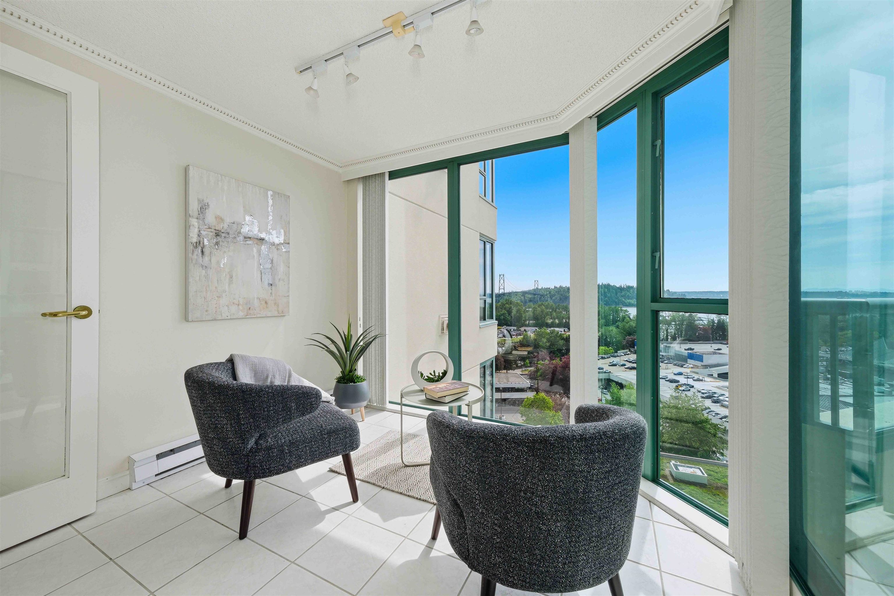 18D 338 TAYLOR WAY Unit: 18D