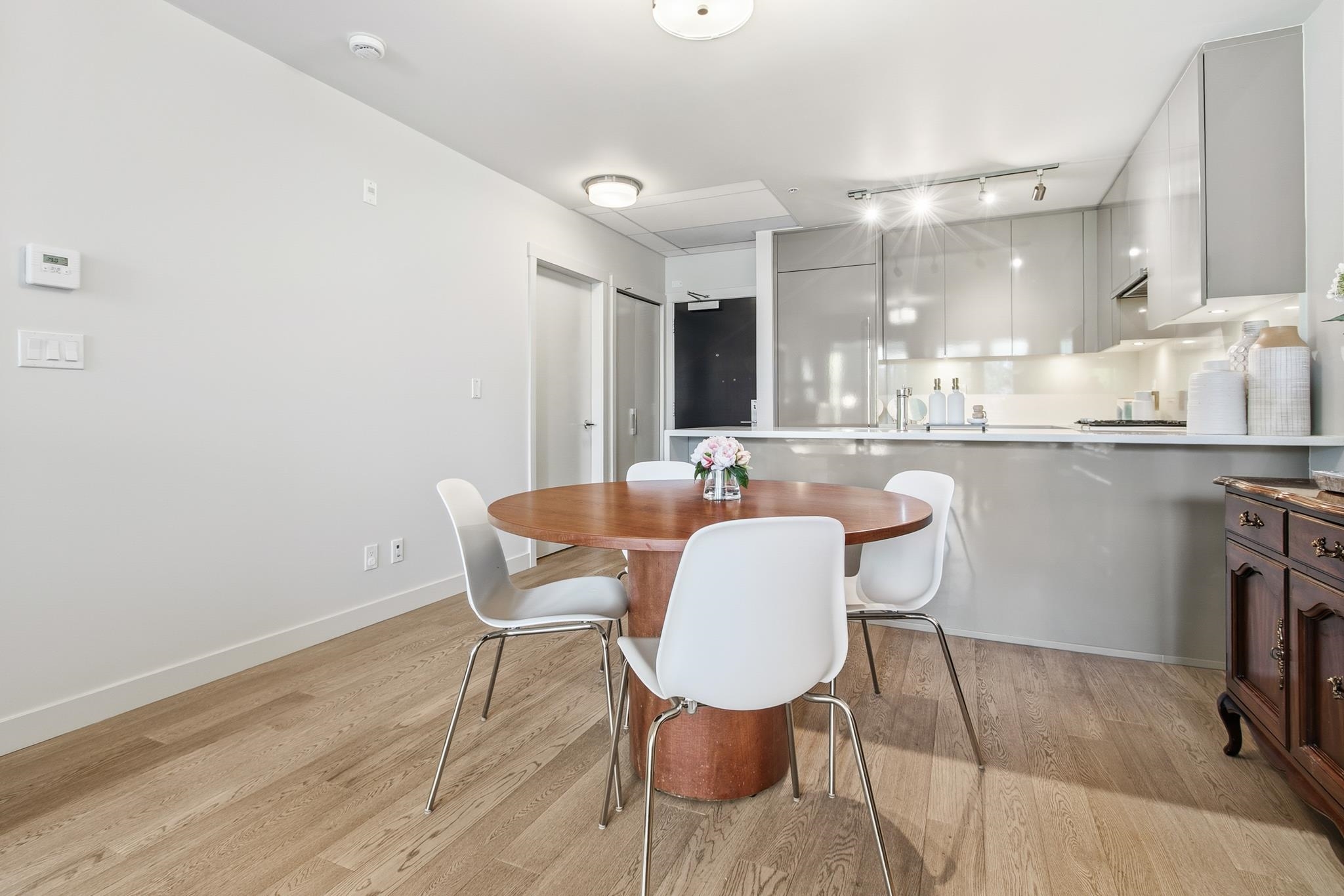 307 4488 CAMBIE STREET Unit: 307