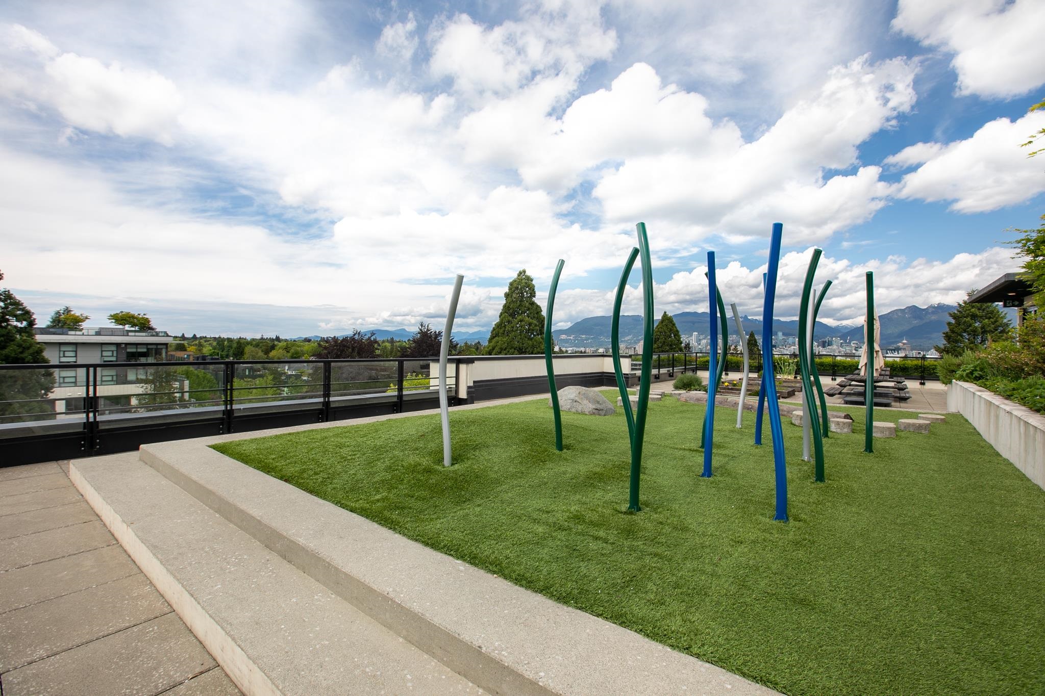 307 4488 CAMBIE STREET Unit: 307
