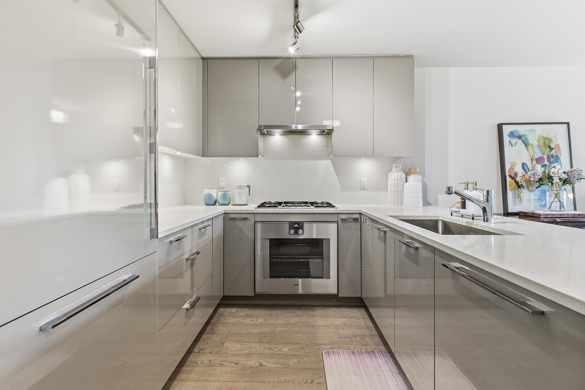 307 4488 CAMBIE STREET Unit: 307
